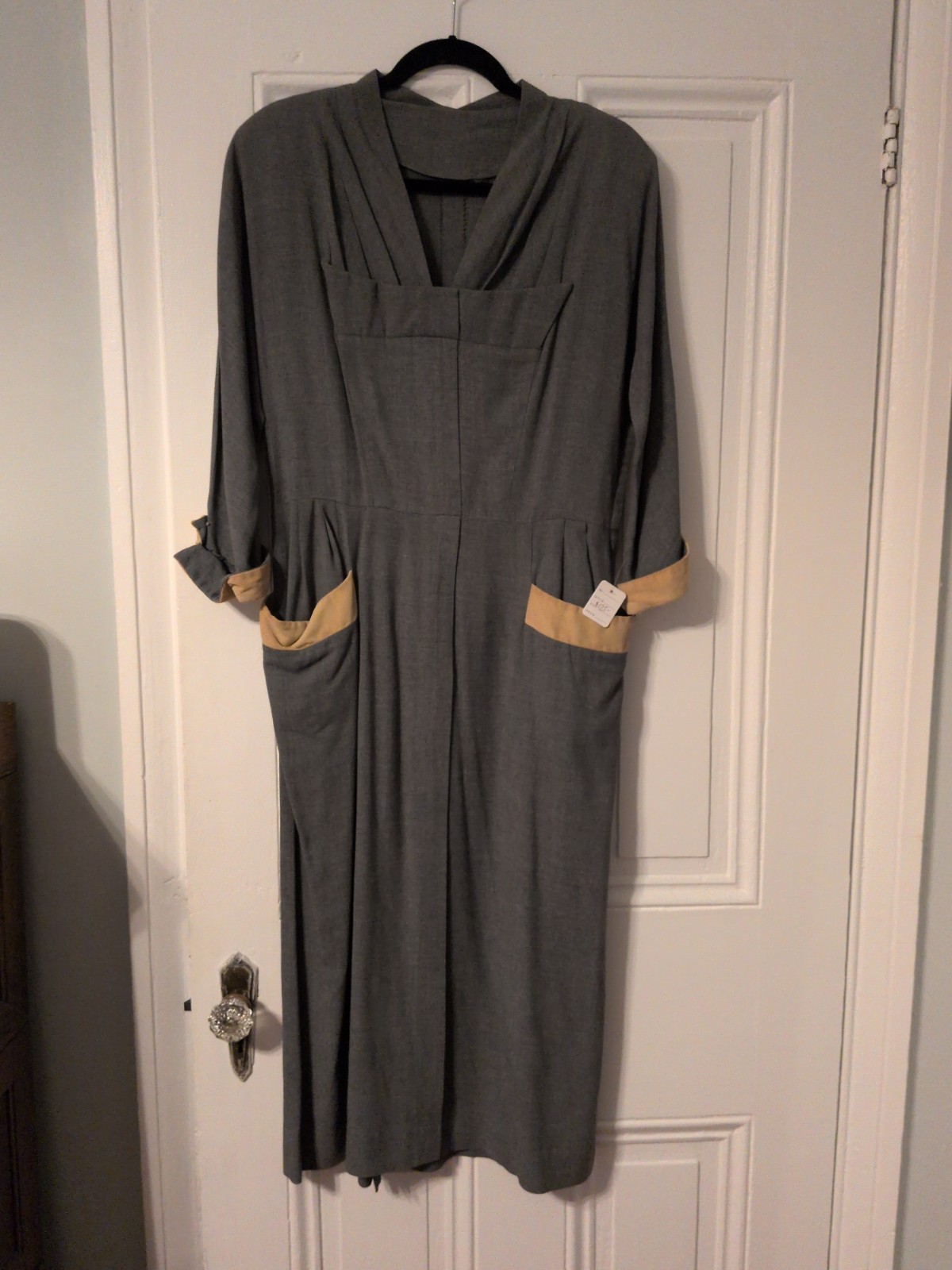 Antique 40s Grey 3/4 Sleeves With Tan Velvet Cuffs And Pockets Beautiful Details