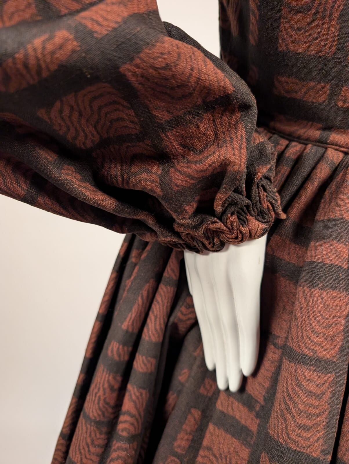 UNUSUAL LINEN WOOL WOOD GRAIN WINDOWPANE 1840’S WINTER WEIGHT DRESS W PLEAT CUFF
