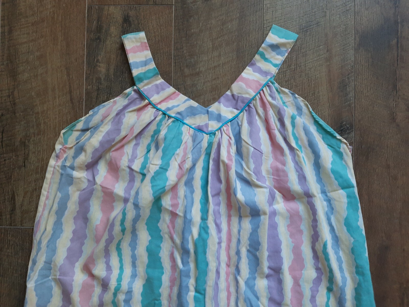 VTG TV Loungers Dress Muumuu Size M Sleeveless V-Neck Below Knee Ruffle Pocket