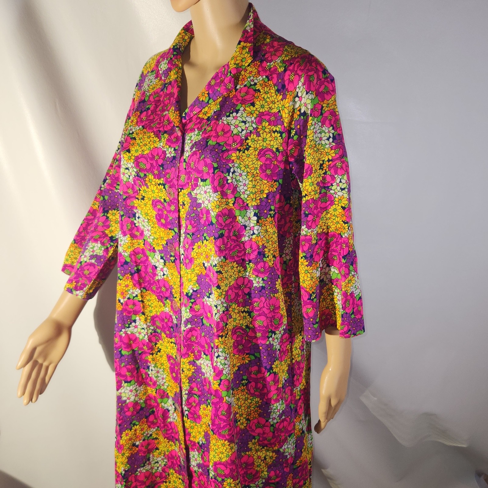 Vintage 60s Floral Flower Power Iconic Psychedelic House Coat Dress Maxi Robe
