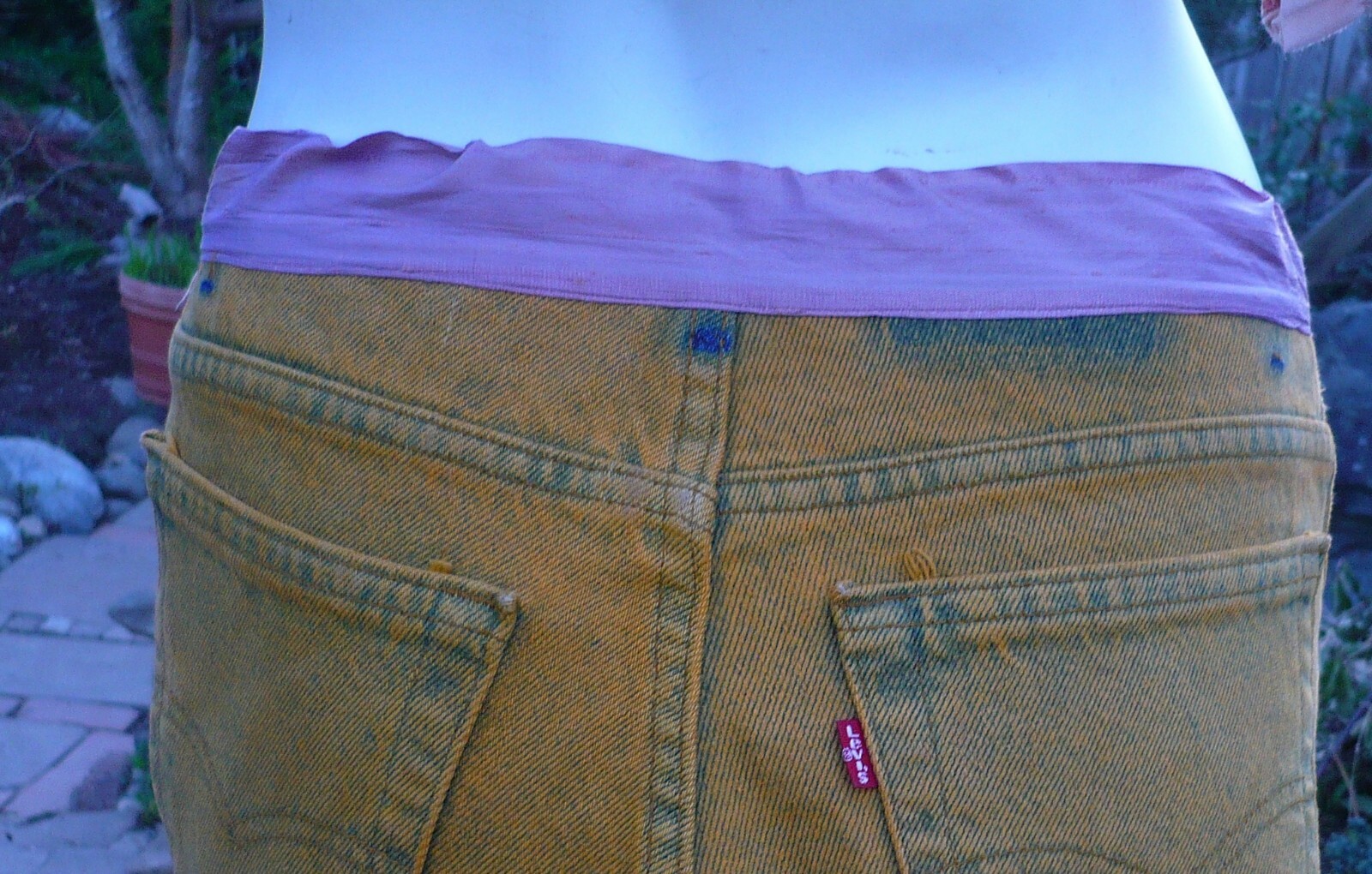 🌞 Levi’s Capri Jeans With Silk Detail Trim