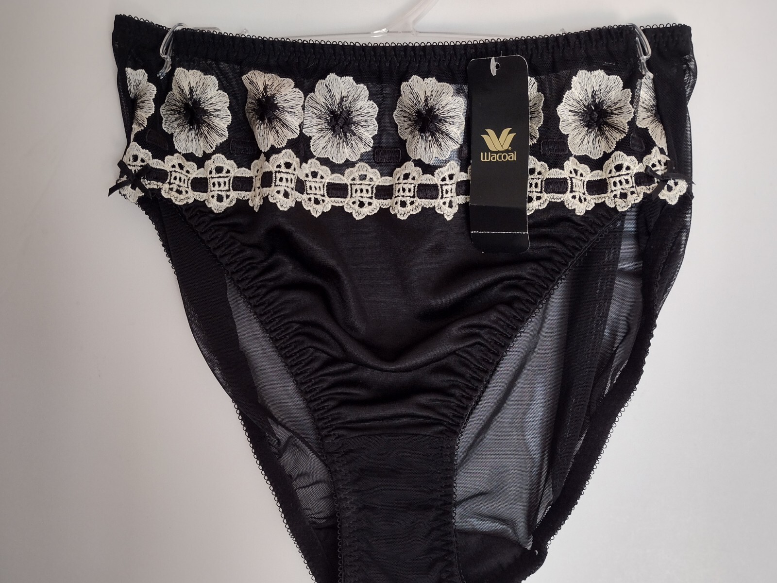 VINTAGE WACOAL 84132 PRETTY & POLISHED EMBROIDERED HICUT BRIEF PANTY XL BLACK WH