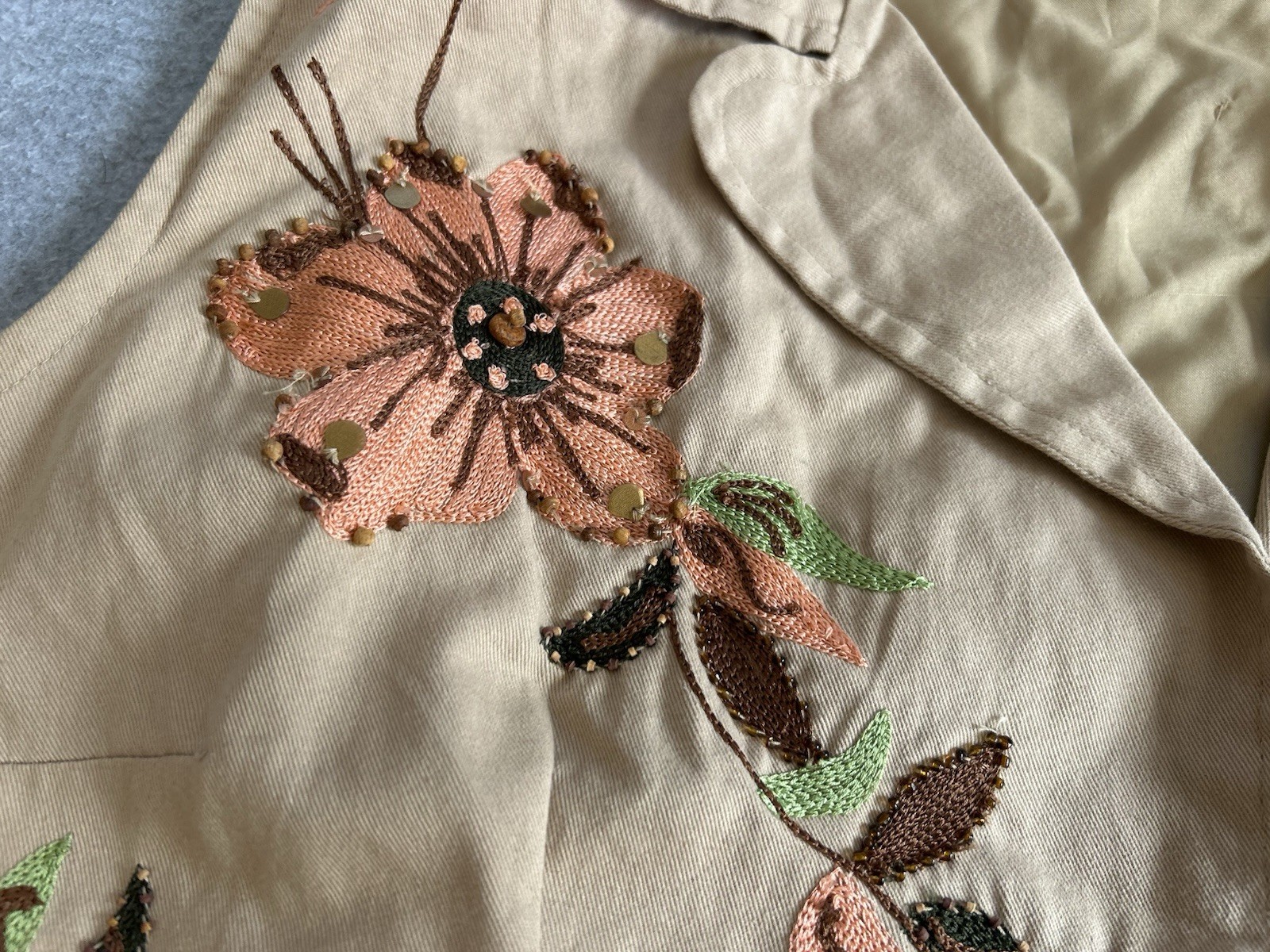 Dress Barn vintage-style tan vest With embroidered floral patterns, bohemian, 1X