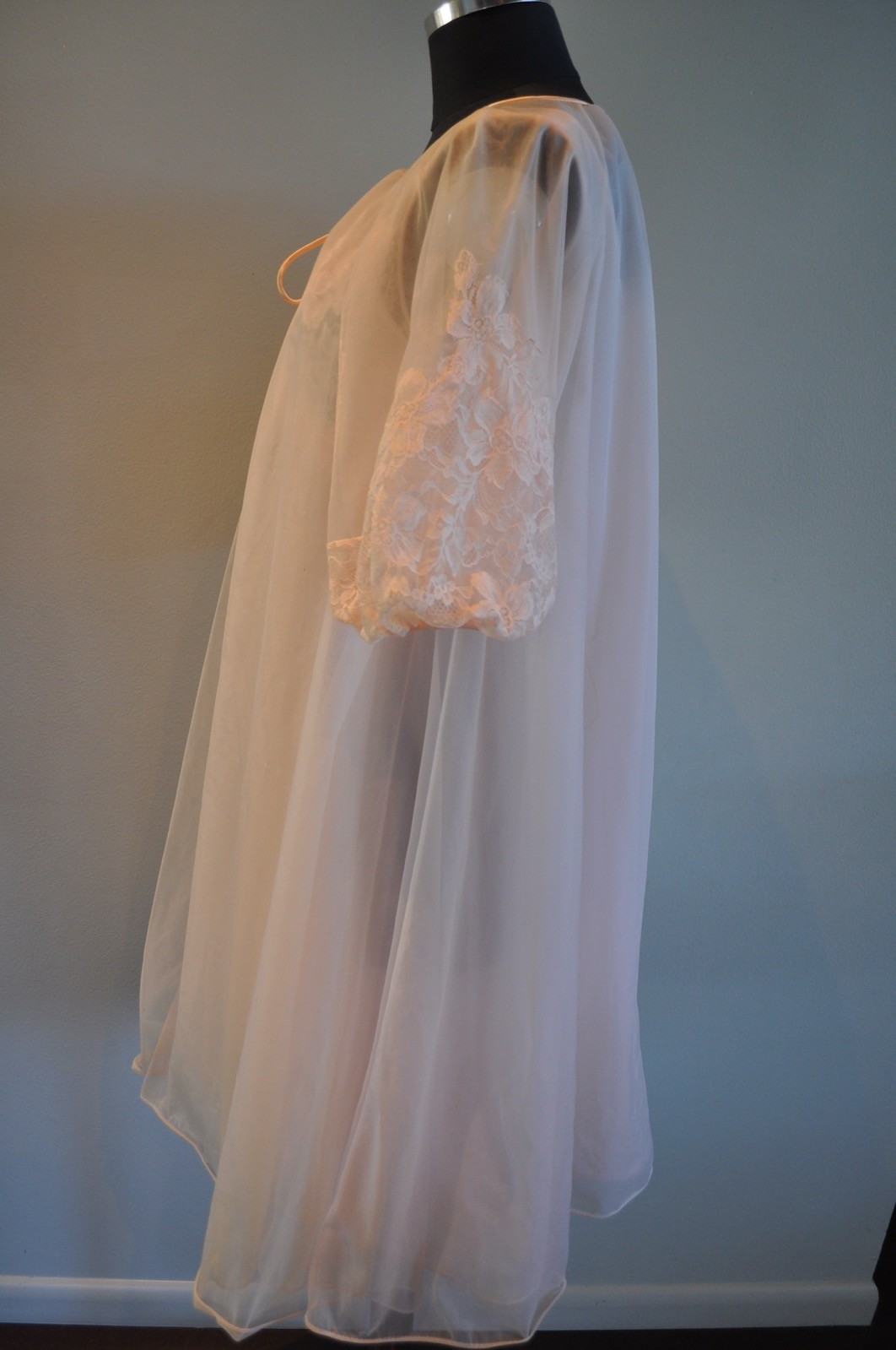 Vintage Vanity Fair 2 piece Peignoir Set Sz 32 Pink Double Layer Chiffon