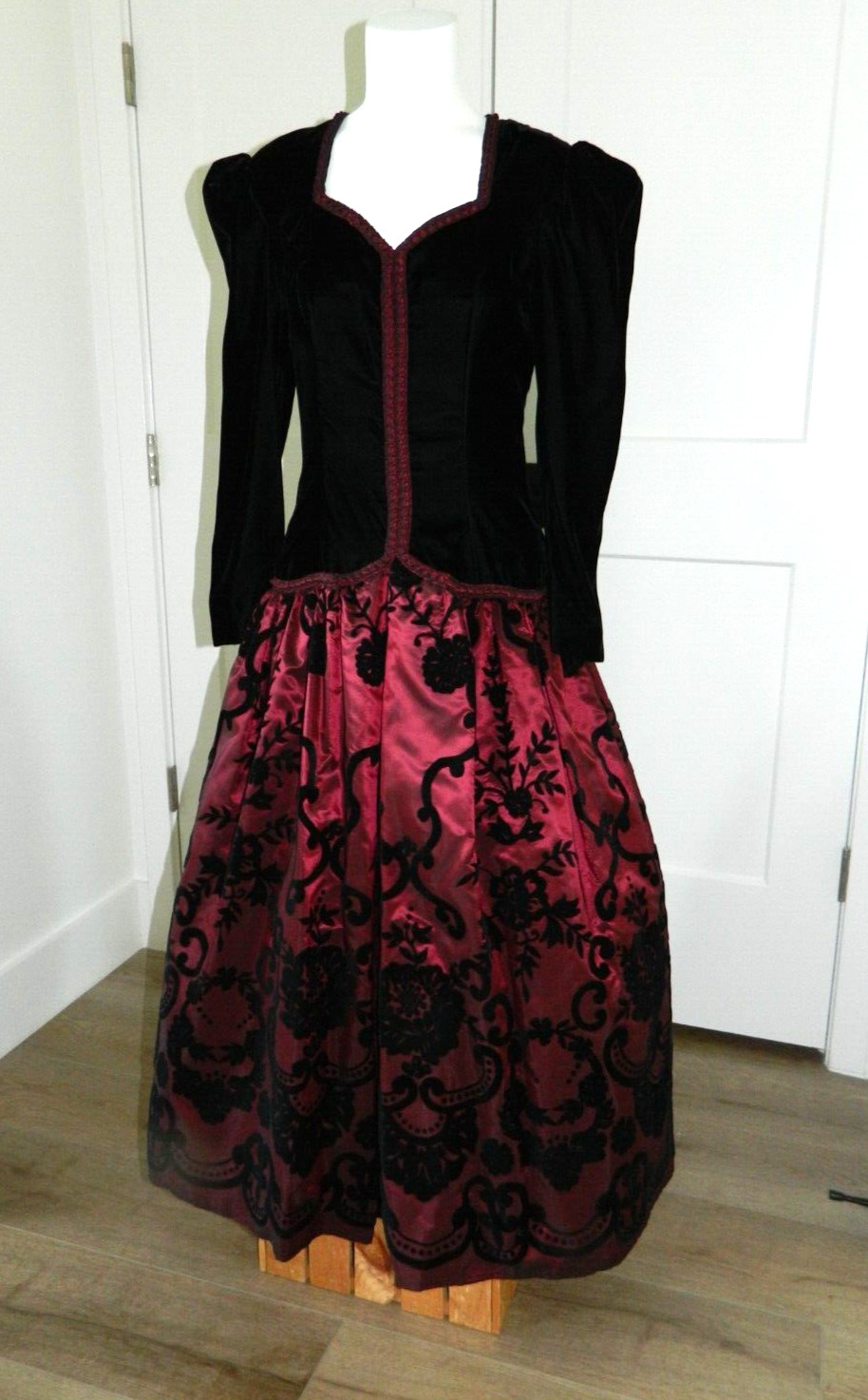 Vtg. SCOTT MCCLINTOCK Black Velvet Burgundy Brocade Special Occasion Dress sz 4