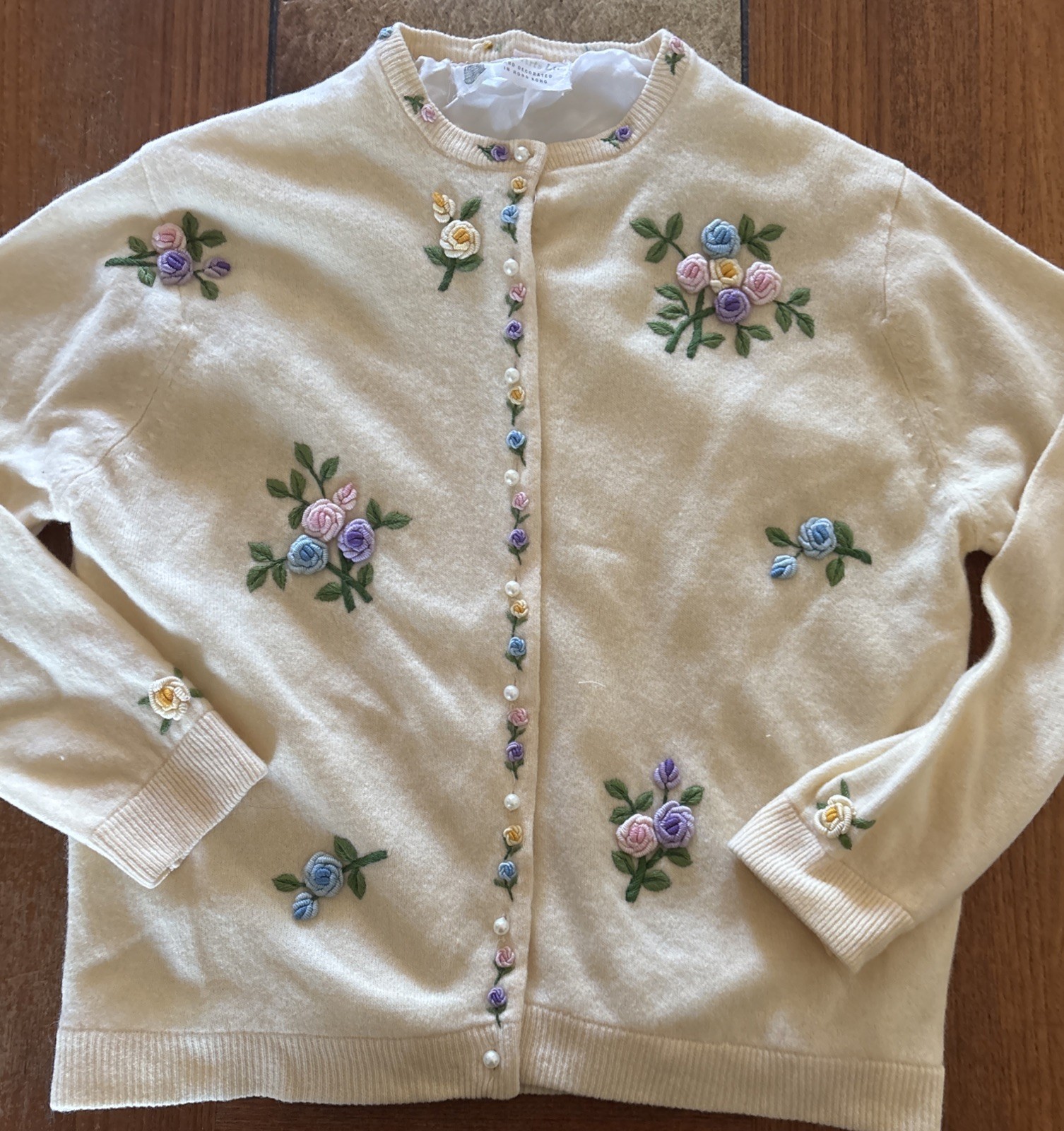 Vintage 1950s Embroidered Rose Flowers Lined Pearls Sweater Cardigan Sz S/M