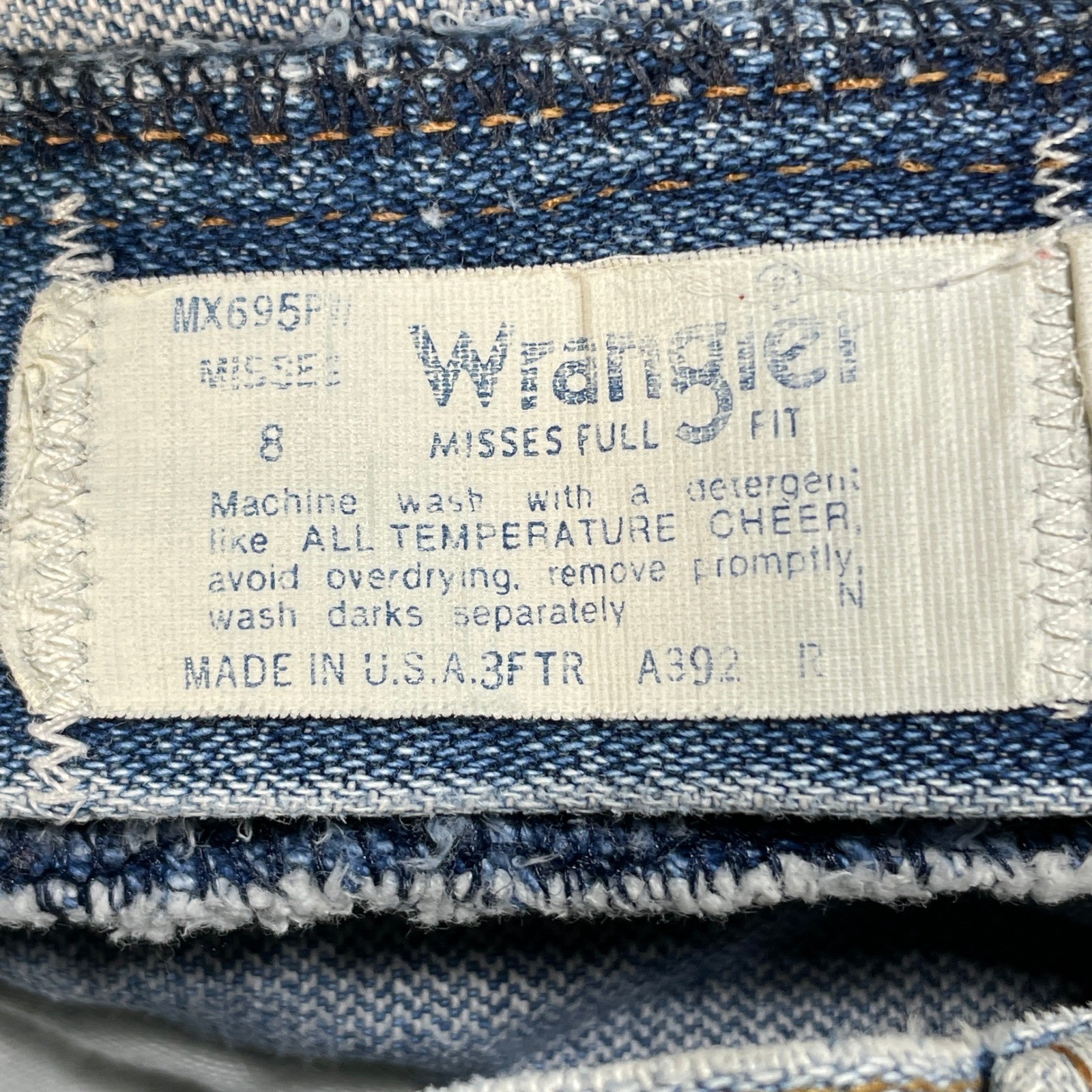 Vintage Wrangler Women 25×32 Jeans USA Made Light Wash High Rise Straight Leg