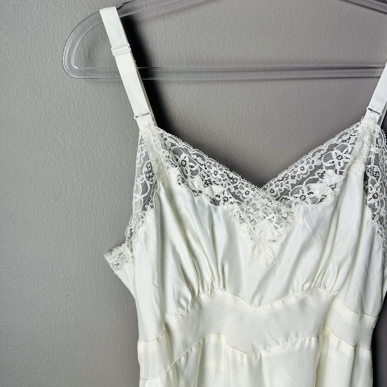 Vintage Gilead Full Slip Lingerie Womens Size 36 Ivory Lace Honey Blend Satin