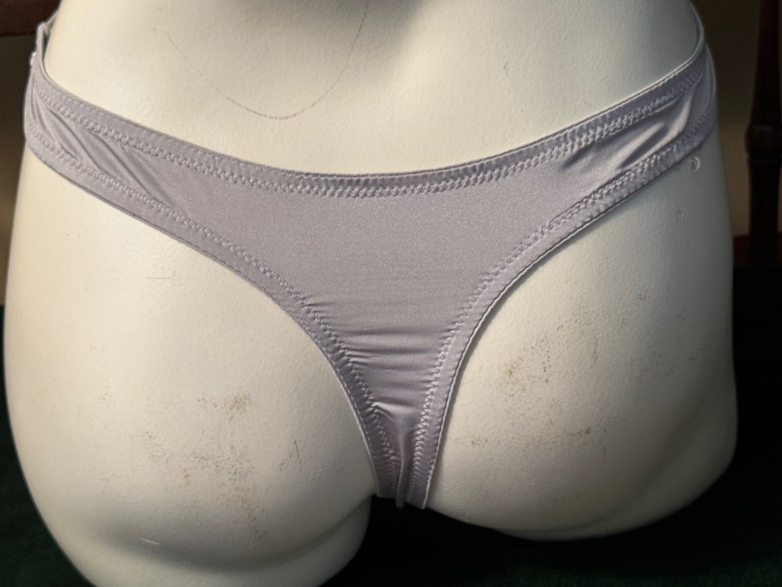 VINTAGE SOMA ~ SILVER / EXCALIBUR ~ SENSUOUS LACE THONG PANTIES ~ MEDIUM