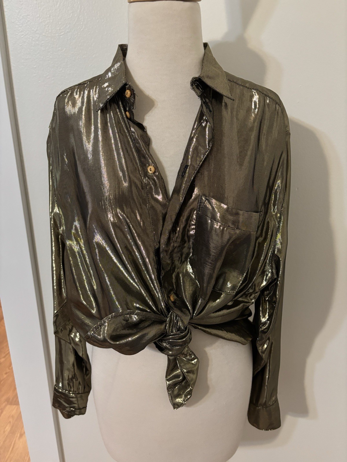 Vtg „Year Of” Metallic Gold Lightweight Long Sleeve Blouse/Top Button Up Sz Med