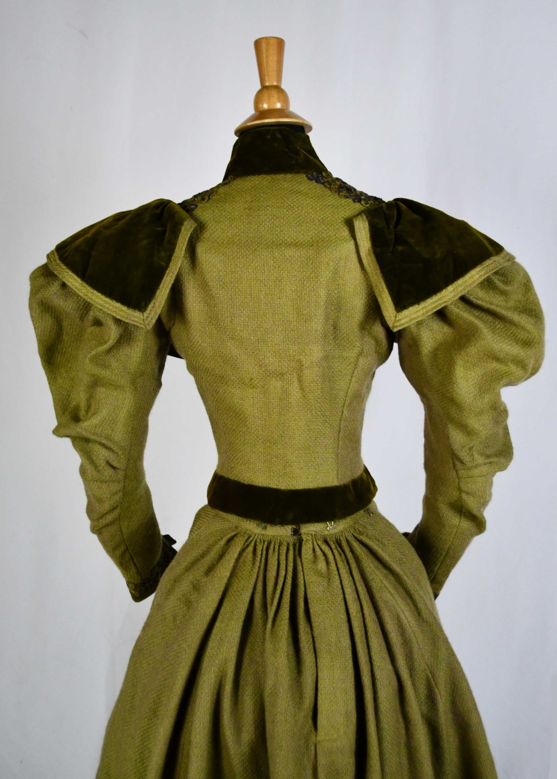 VICTORIAN 2 PIECE WOOL VISITING OR ICE SKATING OUTFIT, 1893