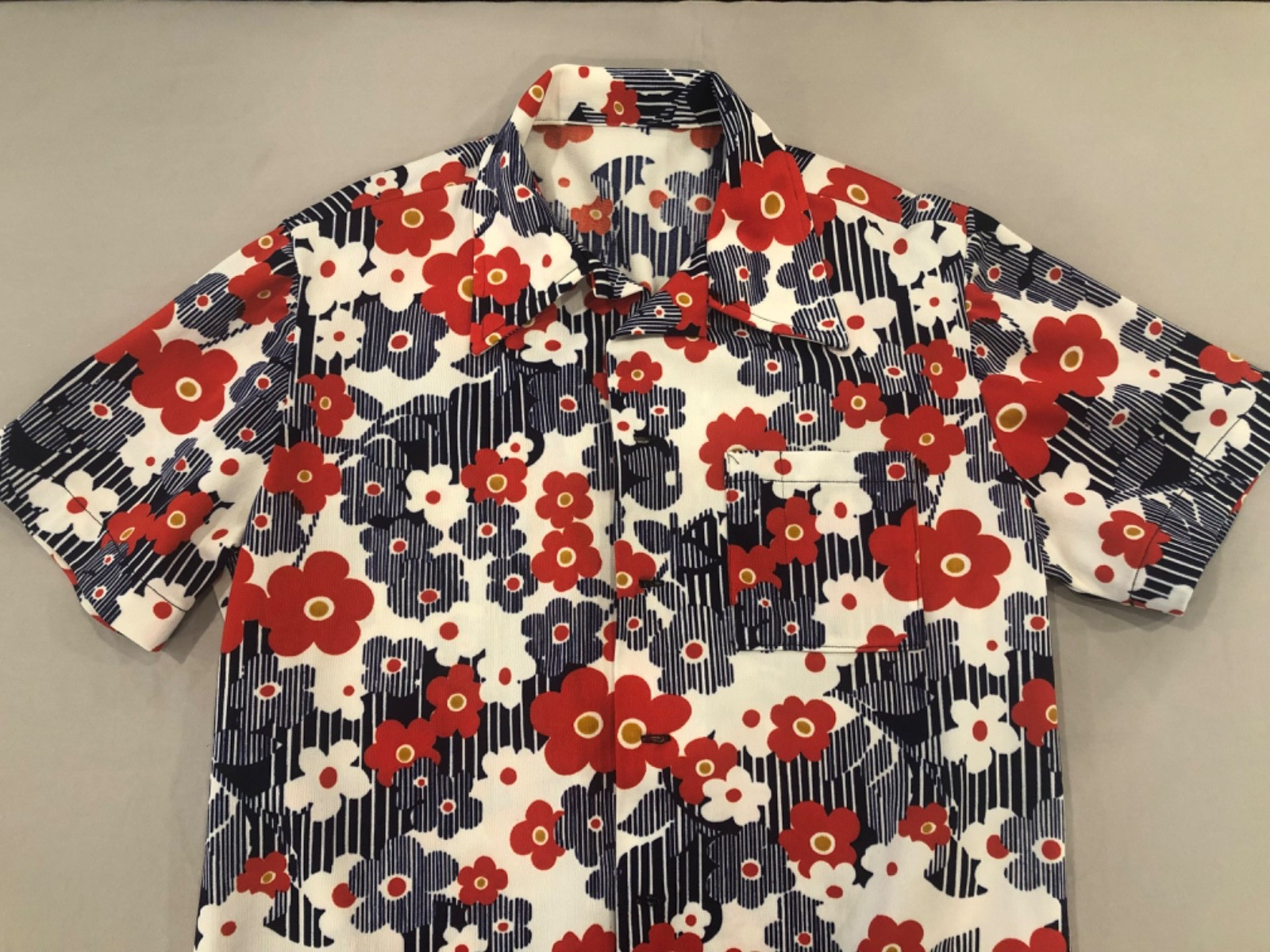 VTG Handmade Polyester Floral buttondown red navy white women side split shirt