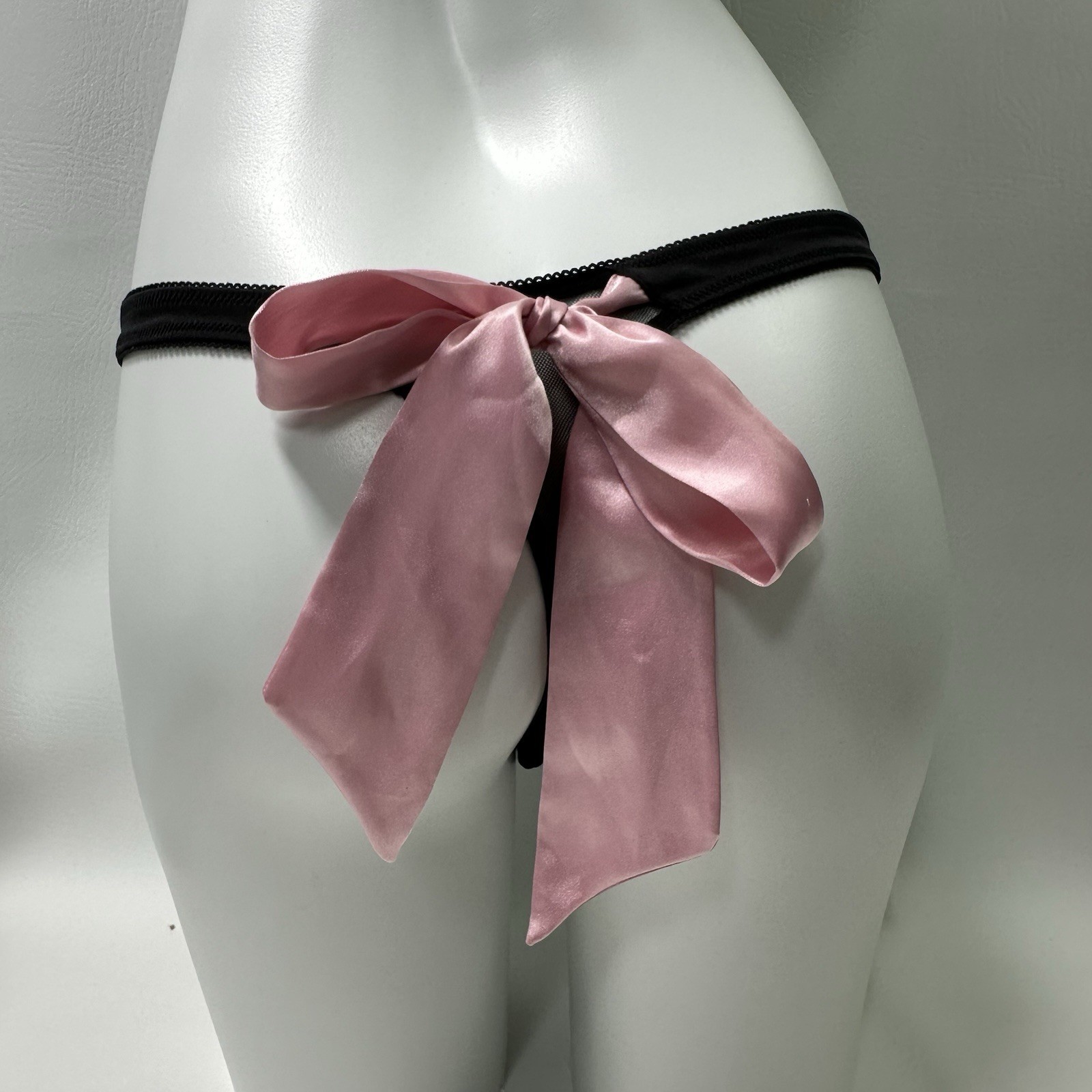 Vintage Y2K VICTORIA’S SECRET Thong Panties Size M/L RIBBON Pink Black NWT 2004