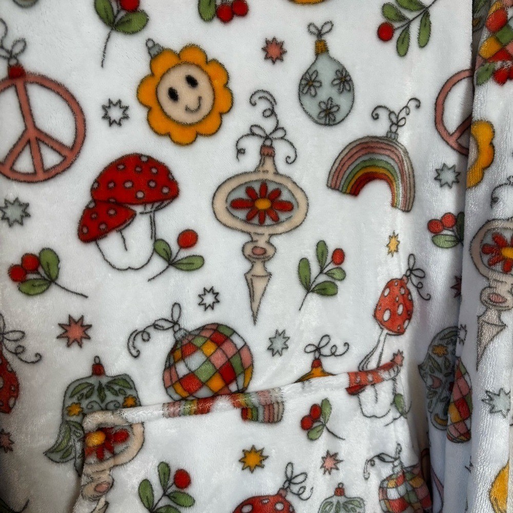 Throwzy Marlo Lorenz Poncho Retro Hippie Holiday Oversized Christmas Hooded OS