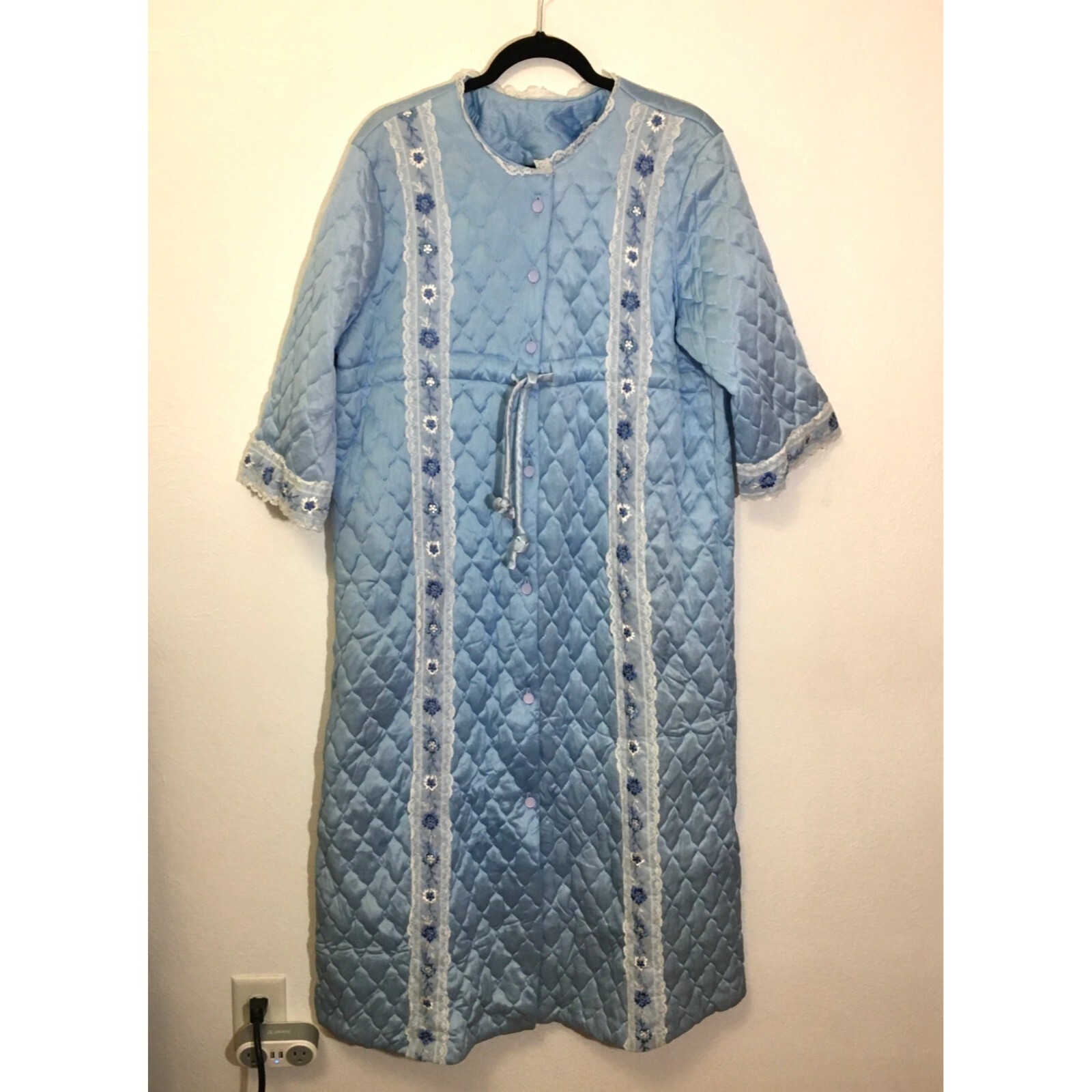 Vintage 60s 70s Light Quilted Long Robe Grannycore Coastal Grandma Lingerie (9)