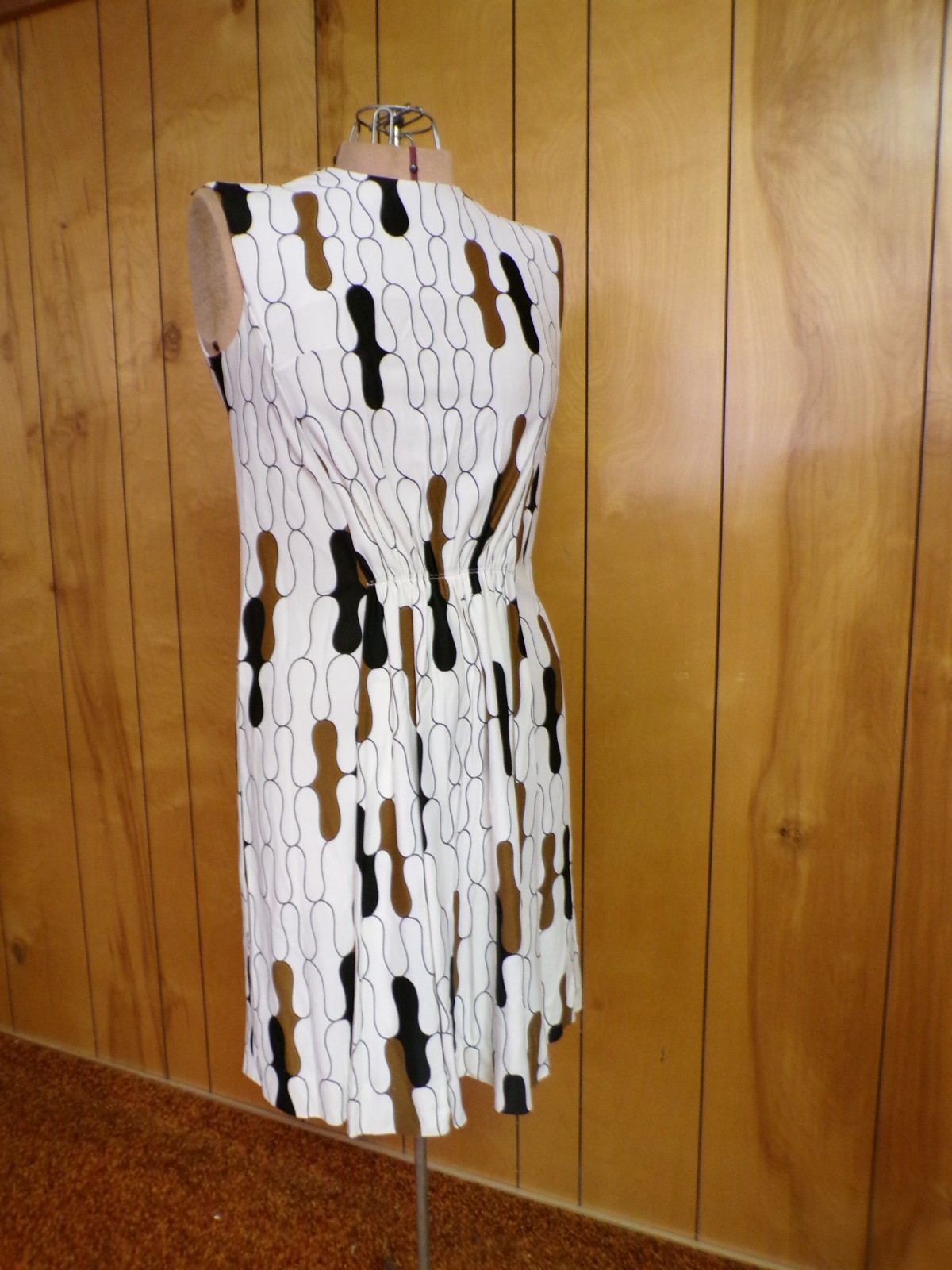 Vintage R&K White w/ Brown Black Geometric Polyester Dress Waist 31″