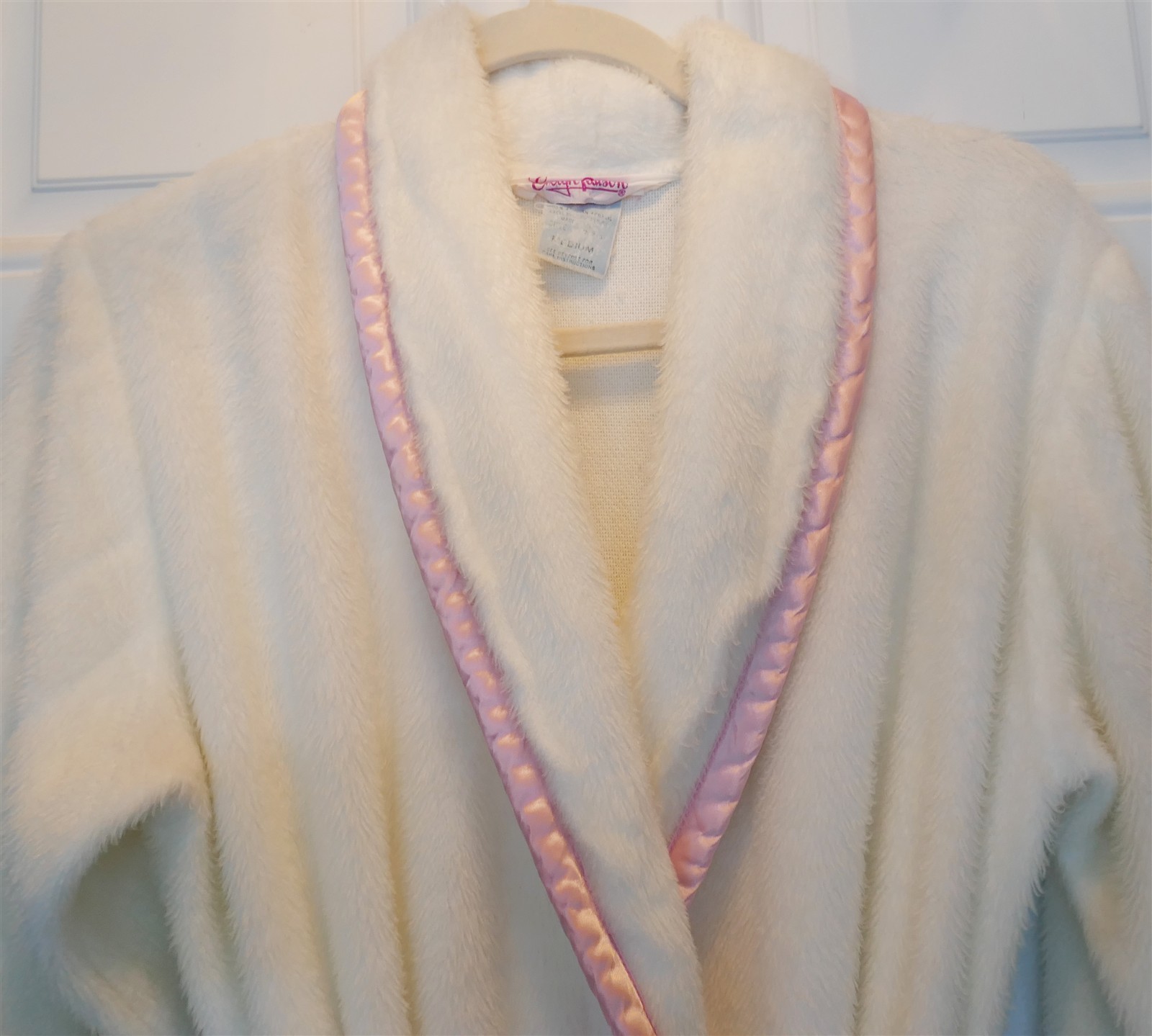 VTG Evelyn Pearson White Long Robe M EUC USA Faux Mink Fur Pockets Pink Trim