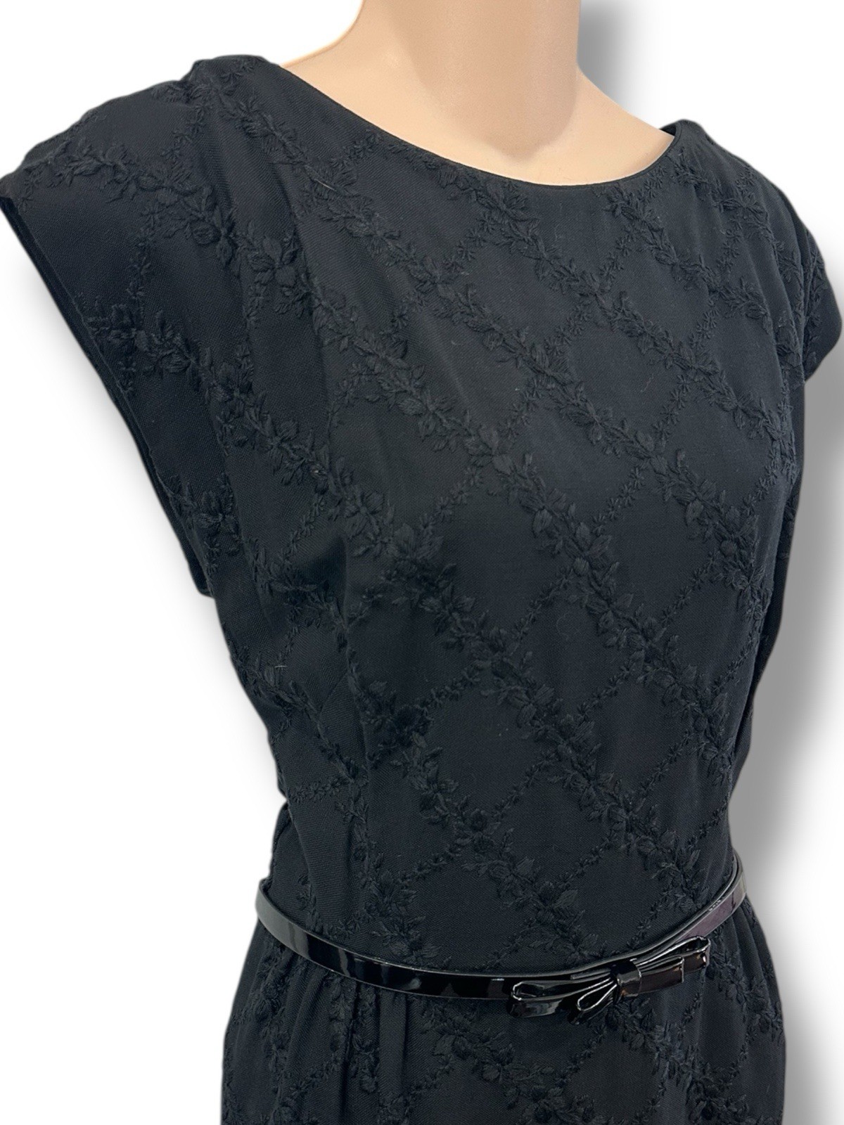 Vintage 50s L’Aiglon Embroidered Black Cocktail Sheath Wiggle Dress LBD 38-32-40