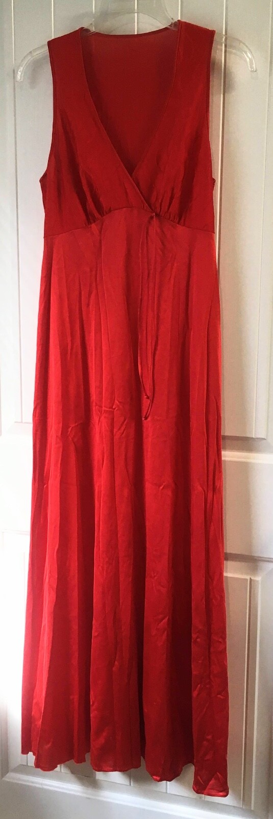 Vintage Red MG JcPenny s Long No Sleeve Night Gown Size Small Polyester/Nylon