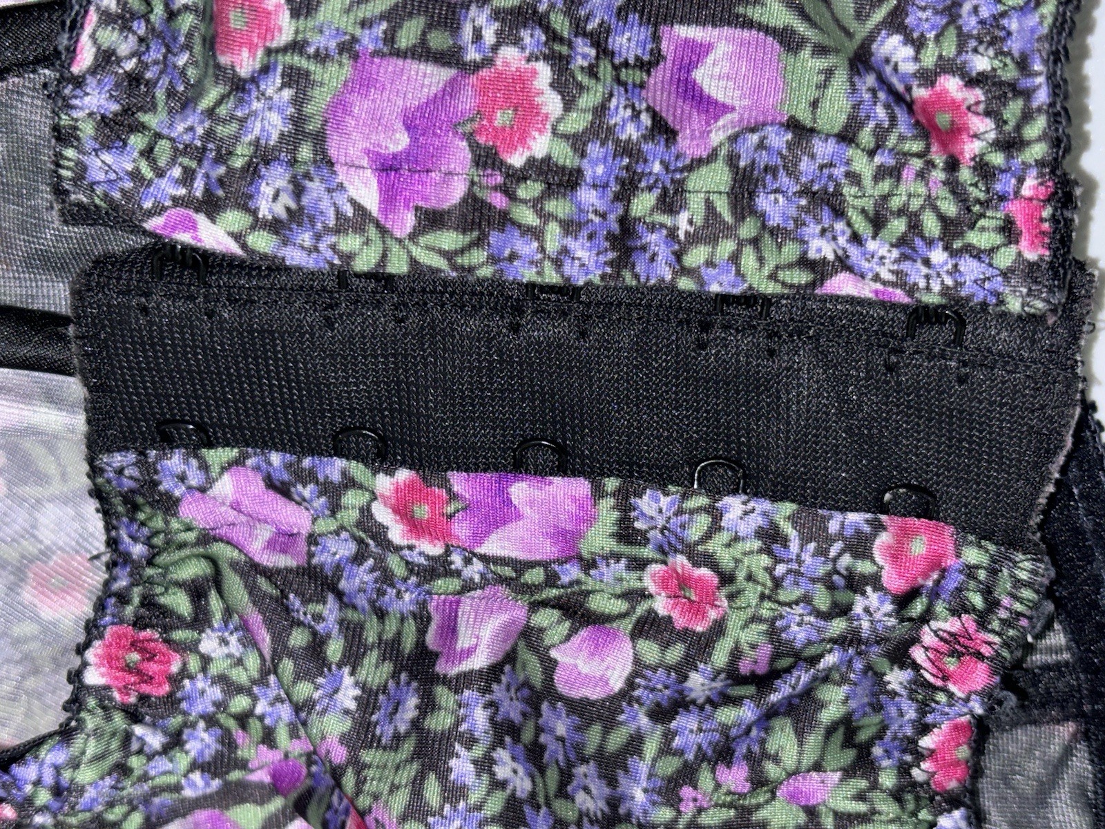 Vtg 80’s Delicates Shiny Floral Print Balconette Bustier Longline Bra SZ 32B