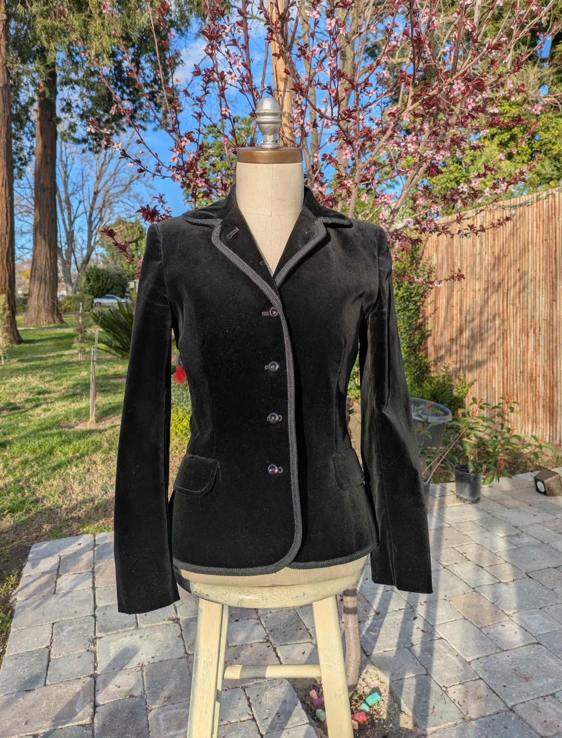 Vintage Jaeger Paris London New York Black Velvet Blazer size 8 sold by I.Magnin