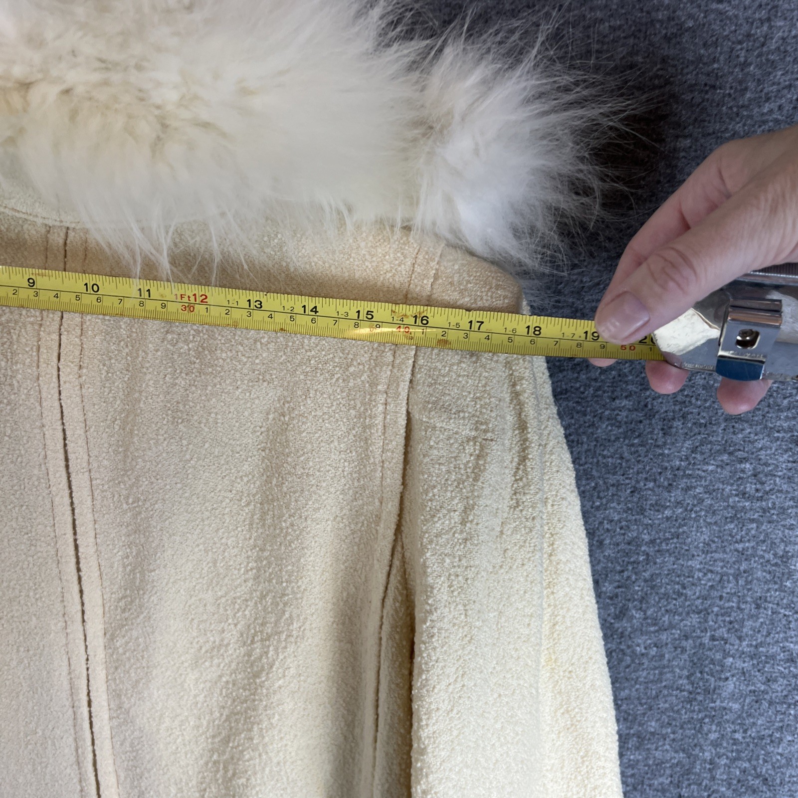 Vintage 1950s Peck and Peck* Fifth Avenue cream wool coat, Fox Fur collar, READ