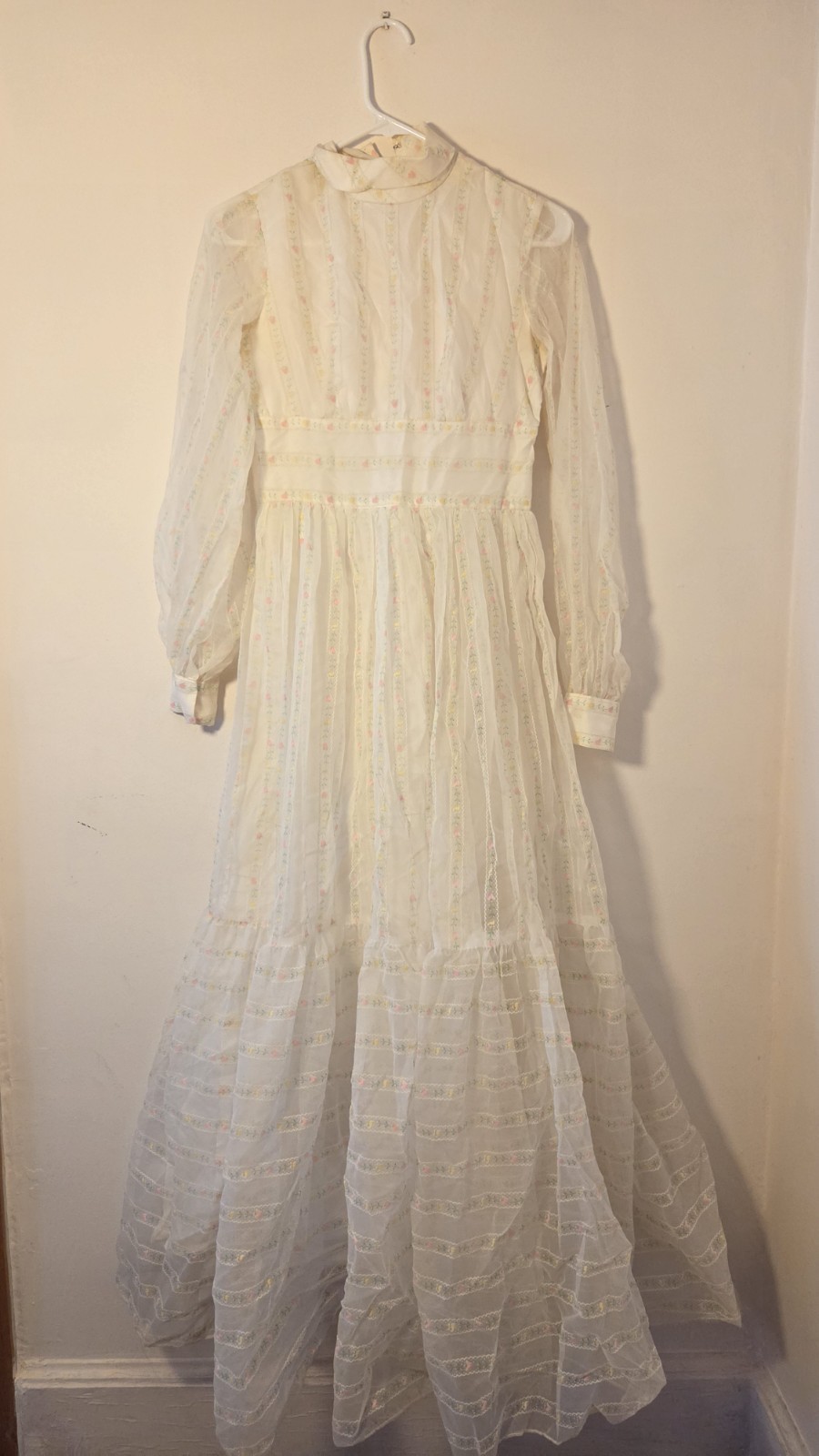 Vintage Womens White Floral Lace Accents Long Sleeve Maxi Dress, Zip Closure