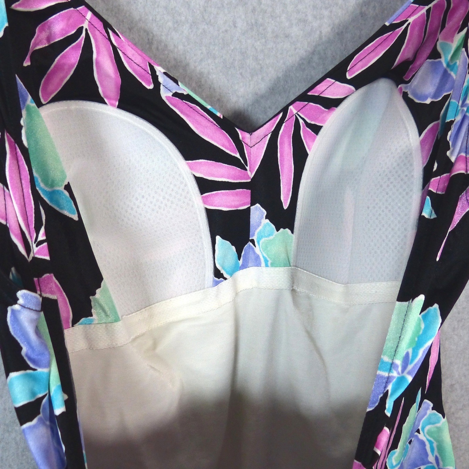 Vintage 70s 80s ILGWU Tropical One Piece Skirted Swimsuit V-Neck Shiny Sz 42 18