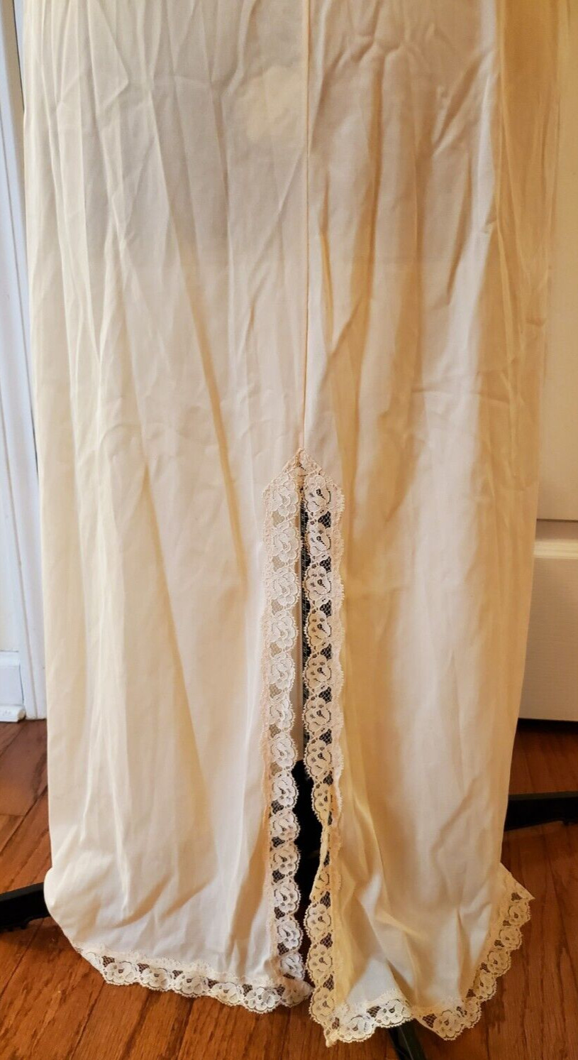 VTG Vanity Fair Beige Dupont Nylon Full Slip Lace Adjustable Straps 34 LL NWT