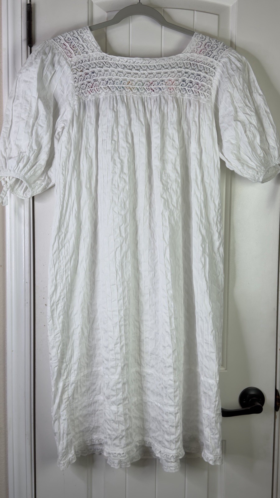 Vintage Mexican White Floral Embroidered Peasant Dress Pintuck Cottagecore Boho