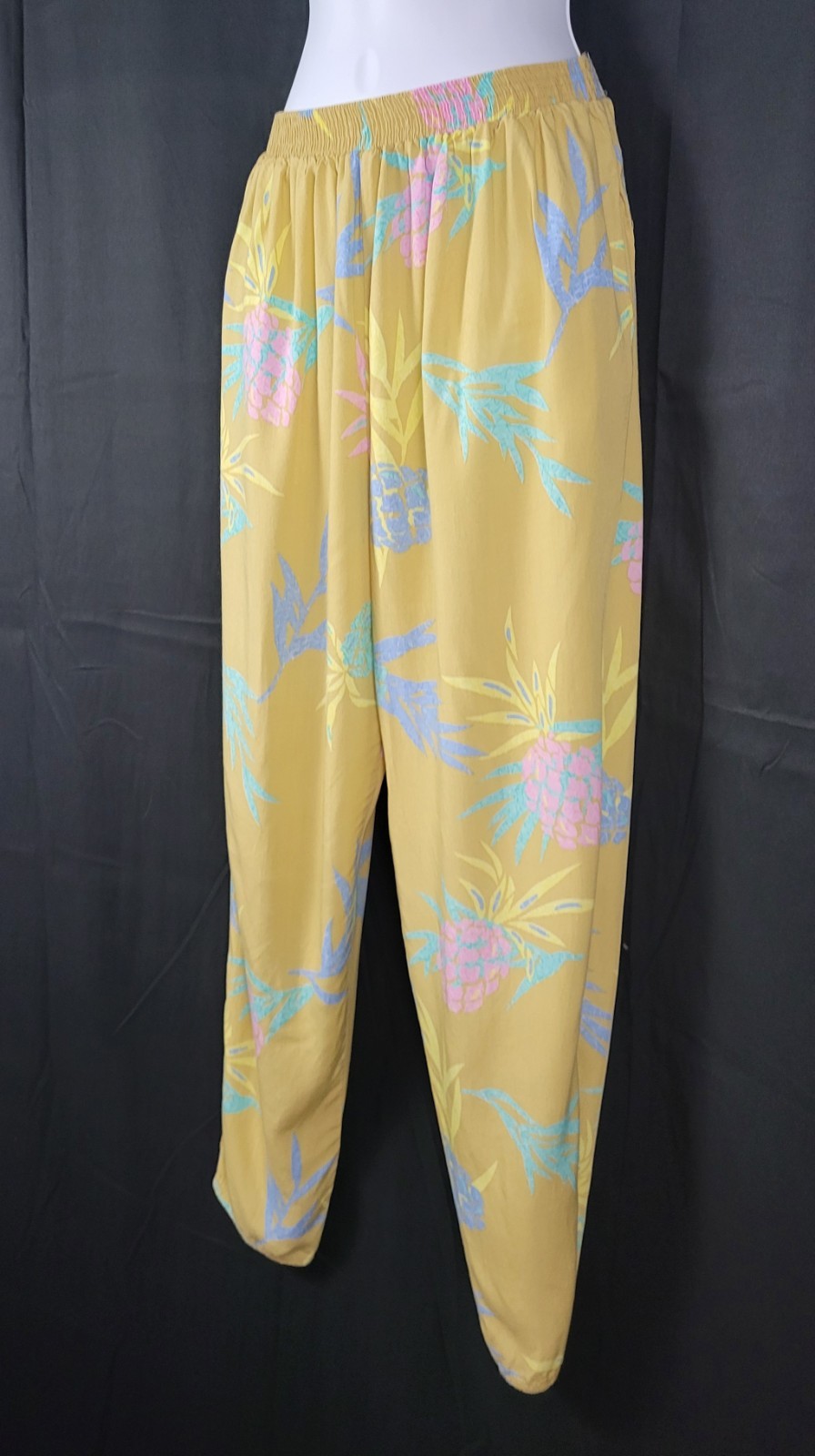 Vintage Maui Connection Tan Hawaiian Pants w Pastel Leaves Size Large