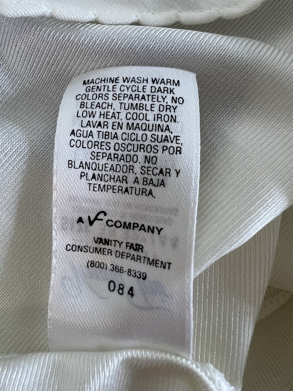 Vanity Fair Ladies Ivory Night Gown Size 38 Spaghetti Straps Nylon 32” / 44