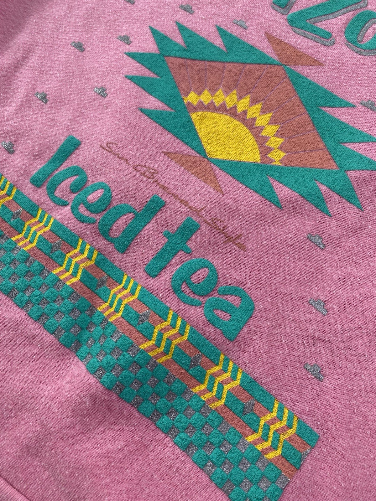 AriZona Iced Tea Graphic Logo Pink Crewneck Pullover Sweatshirt Women’s Large