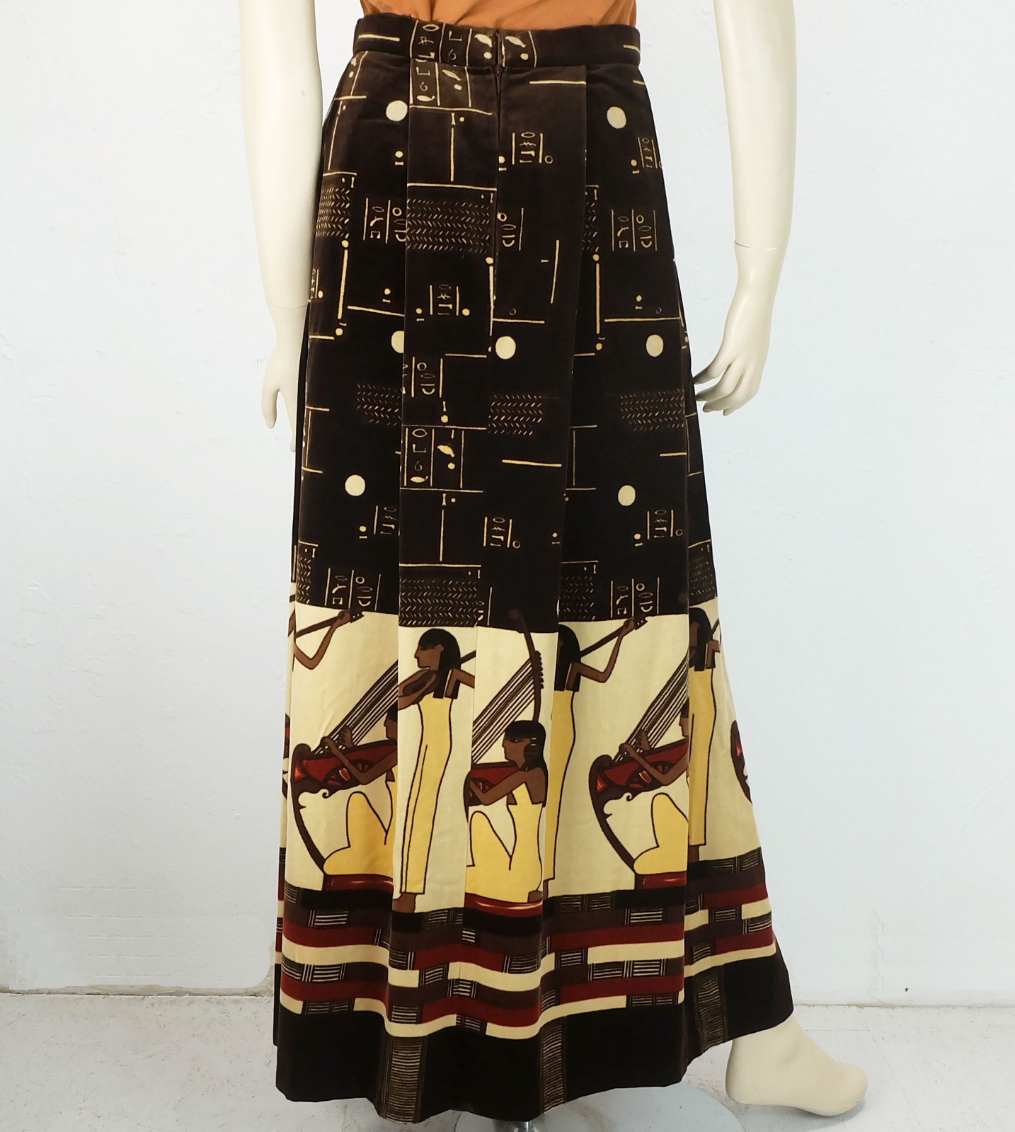 SKIRT velvet skirt with unusual Egyptian pattern 70s maxi skirt size S