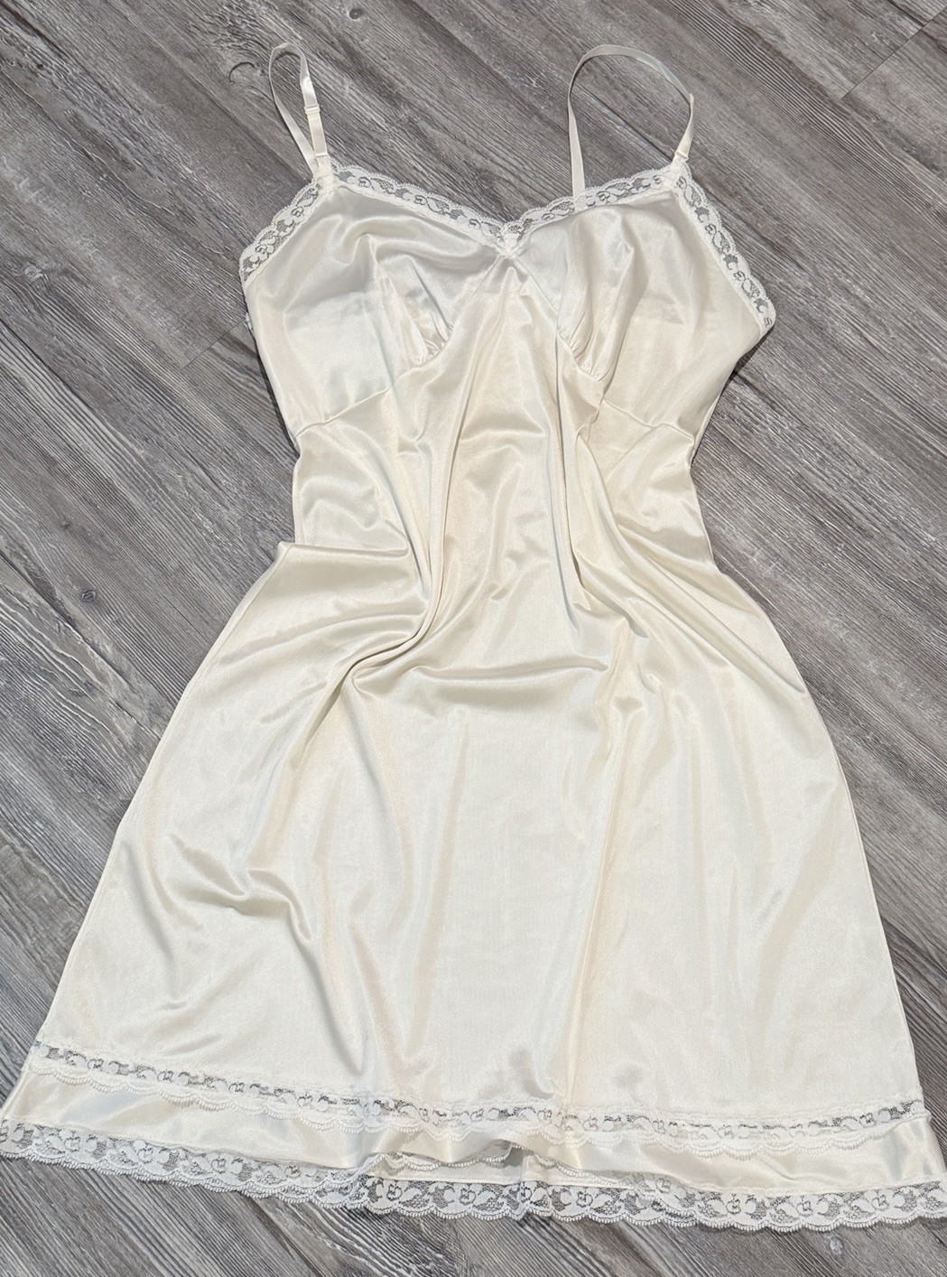 VTG 80’s USA Made Ivory Lace Trimmed Satin 100% Nylon Tricot Antron III Slip 38