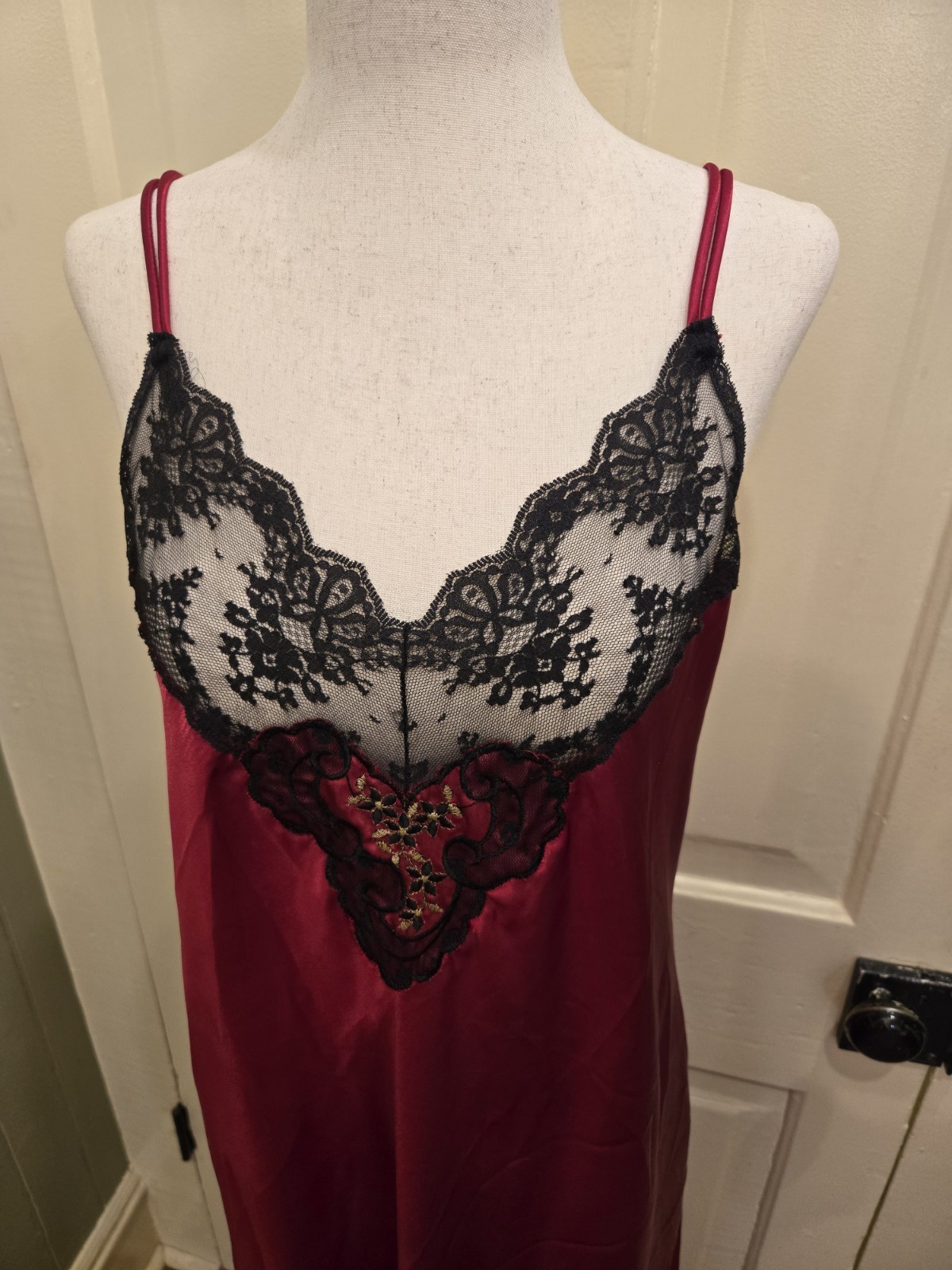Sz Lg VTG VANITY FAIR Red w Blk Lace Polyester Full-length Backless Lingerie EUC