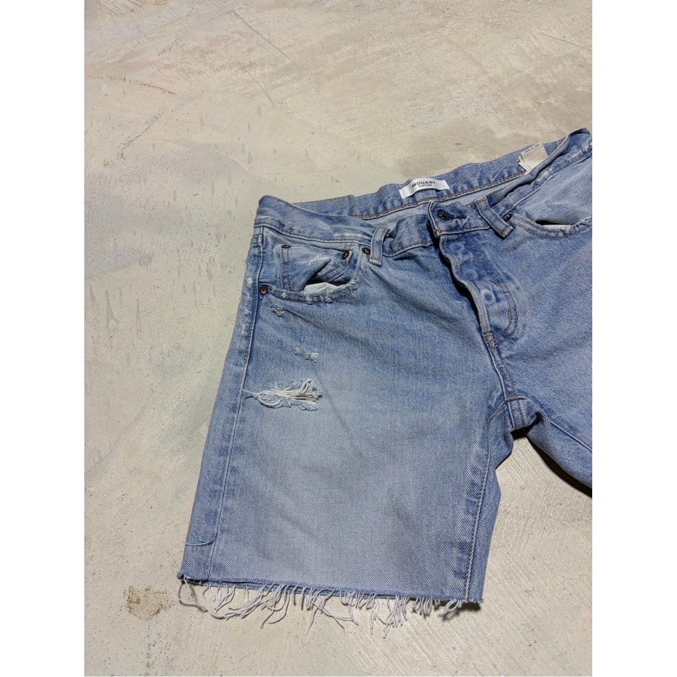 Moussy vintage cowhide leather Light Wash Distressed Denim Cutoff Shorts 28