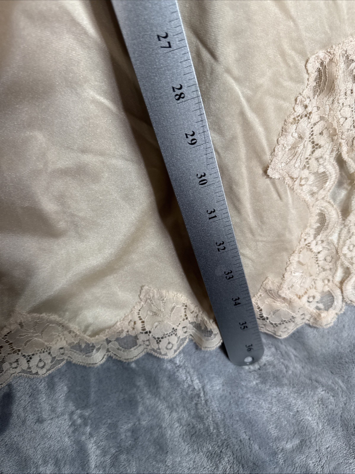 Vintage 1960’s Slip Ivory Nude Lace Slit Pretty Detailing Nightgown Sz S/M