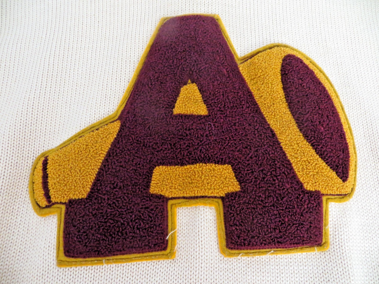 Antique Beige Maroon Gold WHITING COMPANY Lettermans Cheer Sweater Vest „Miller”