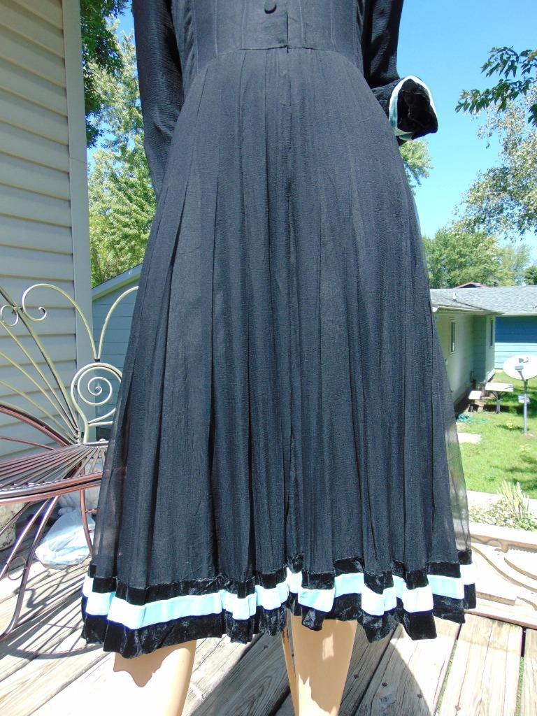 VTG 40s Chiffon Overlay Dress w Velvet trim 28W