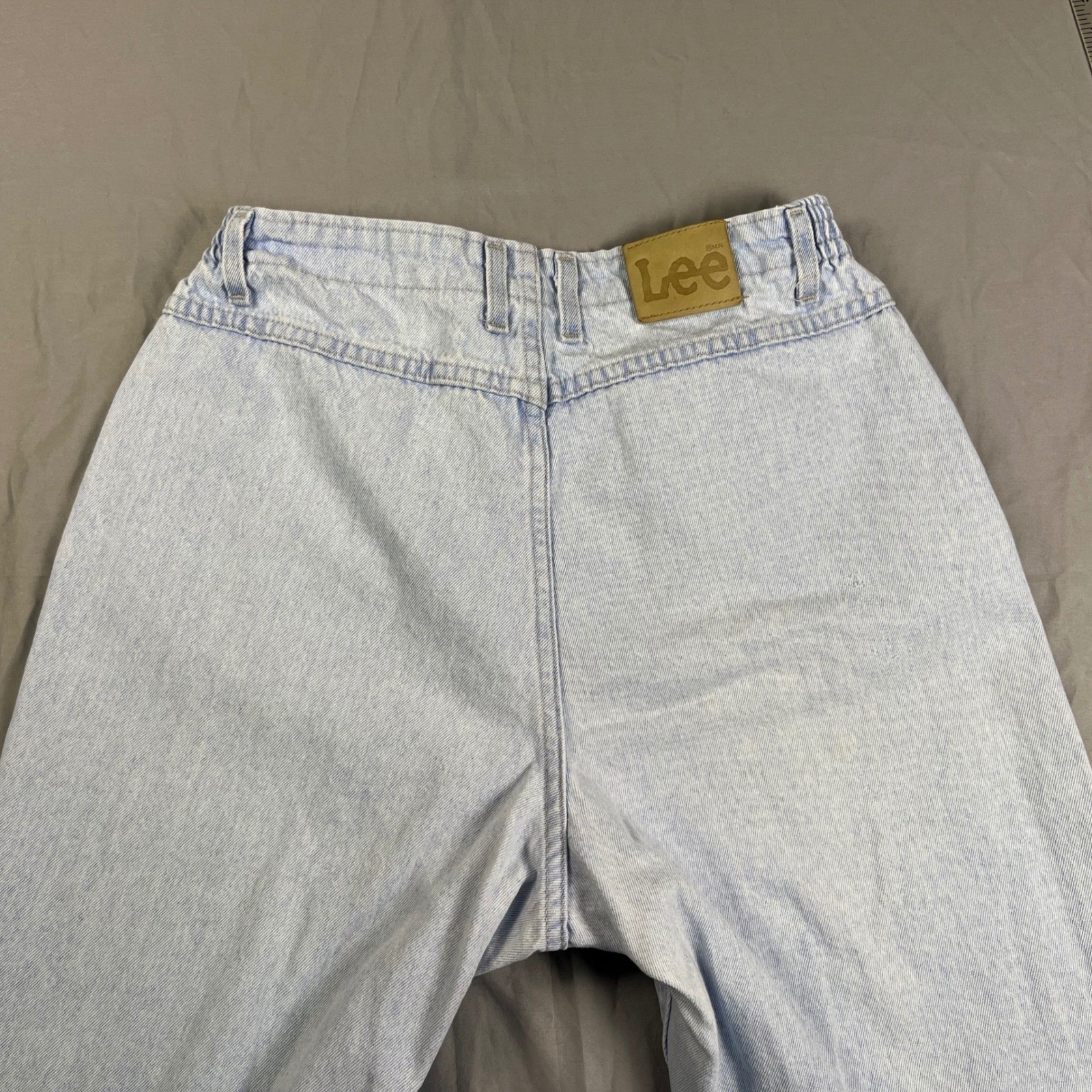Vintage Lee High Waisted Mom Jeans Light Wash Elastic Waist Tapered Leg 29×32