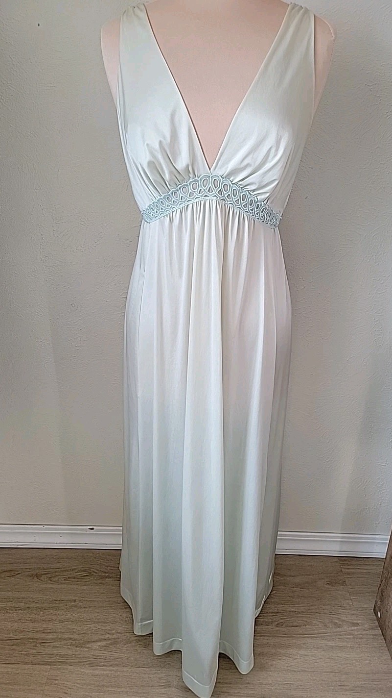 Vintage 1960’s Satin Nightgown Pale Green Empire Waist Tied Back Vanity Fair 36