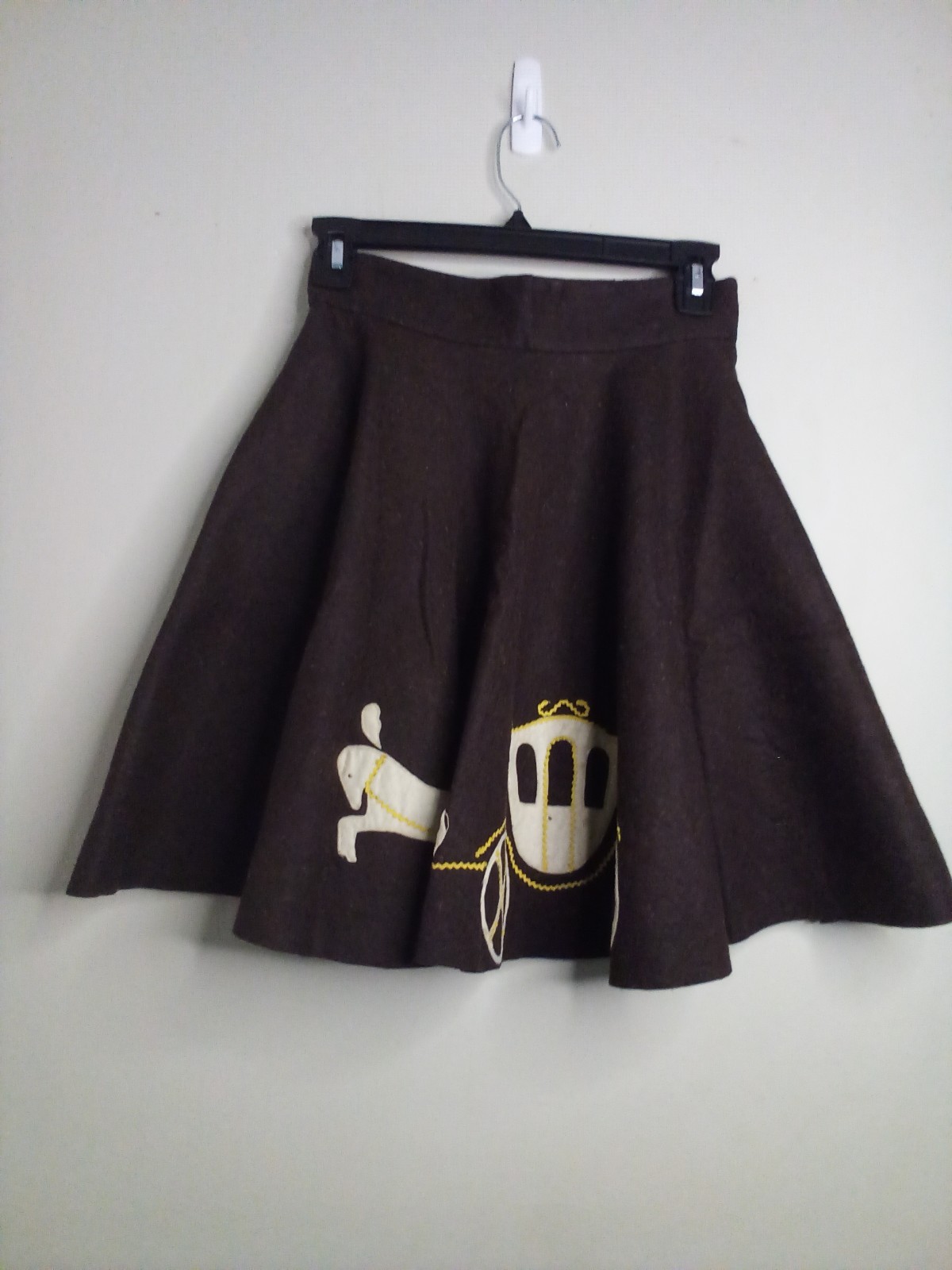 Vintage Handmade Felt Circle Skirt 25″ Wasit XS Horse Carriage Brown