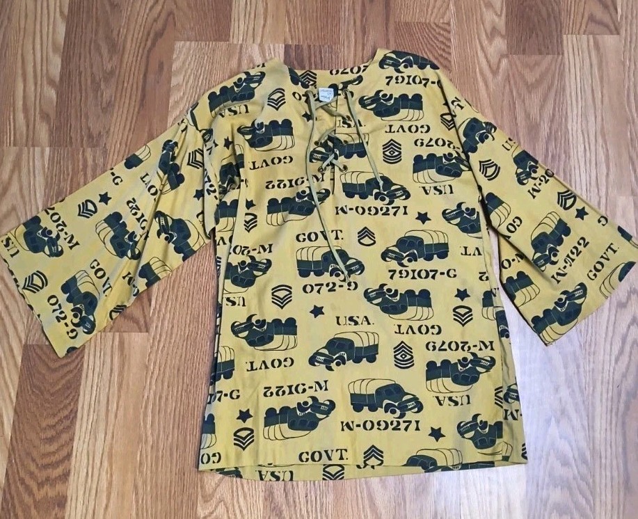 Vintage Miss Fashion Shirt Womens M Army Truck Novelty Print Grommet Trim