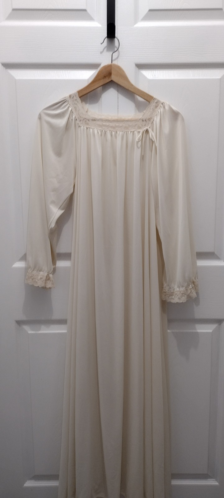 Vintage Komar Cream Lace Trim Nightgown Maxi Gown Small 100% Antron Nylon Cottag