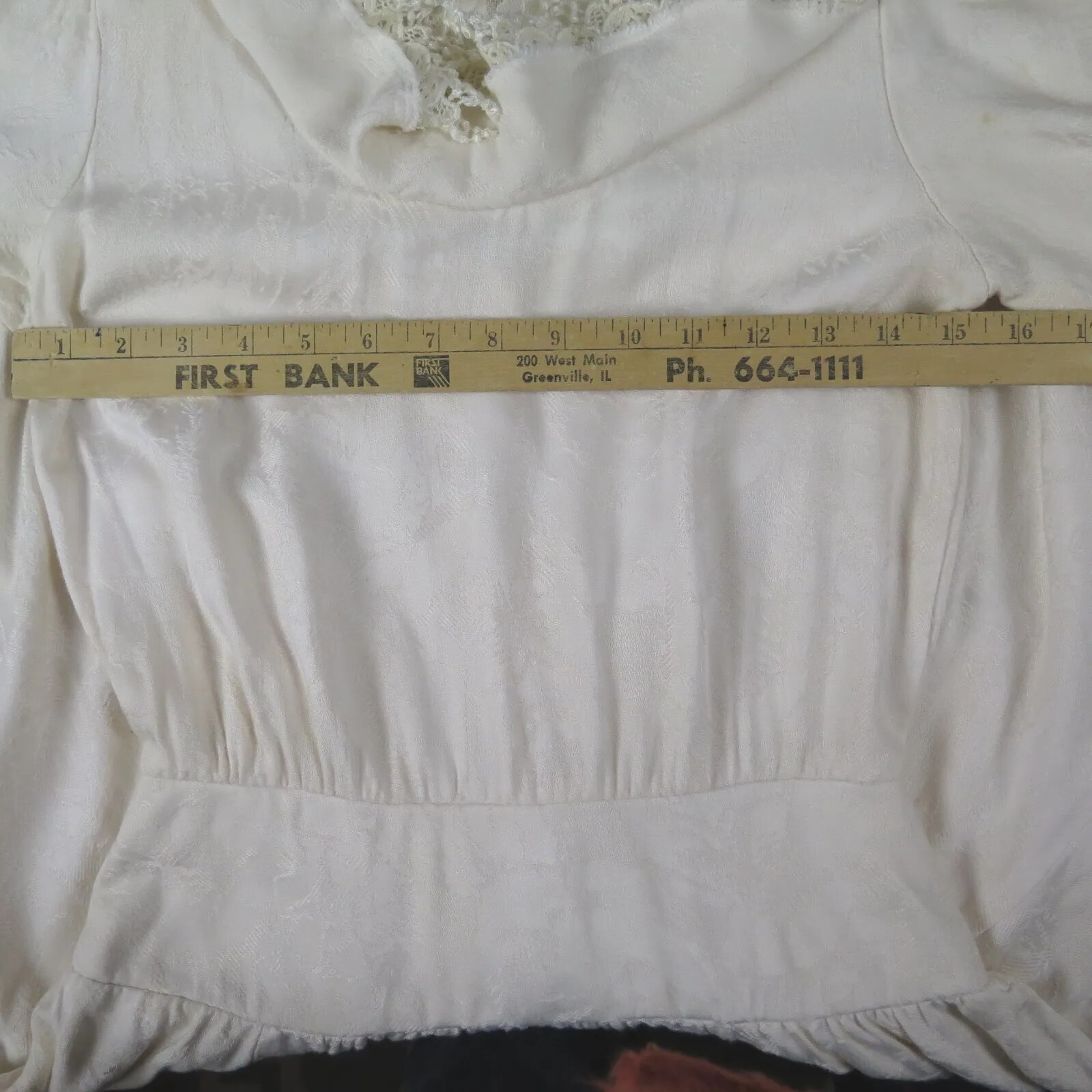 Vtg Cream Lace Dress Women’s size 5/6 Unbranded 80’s Soft Fabric Padded Shoulder