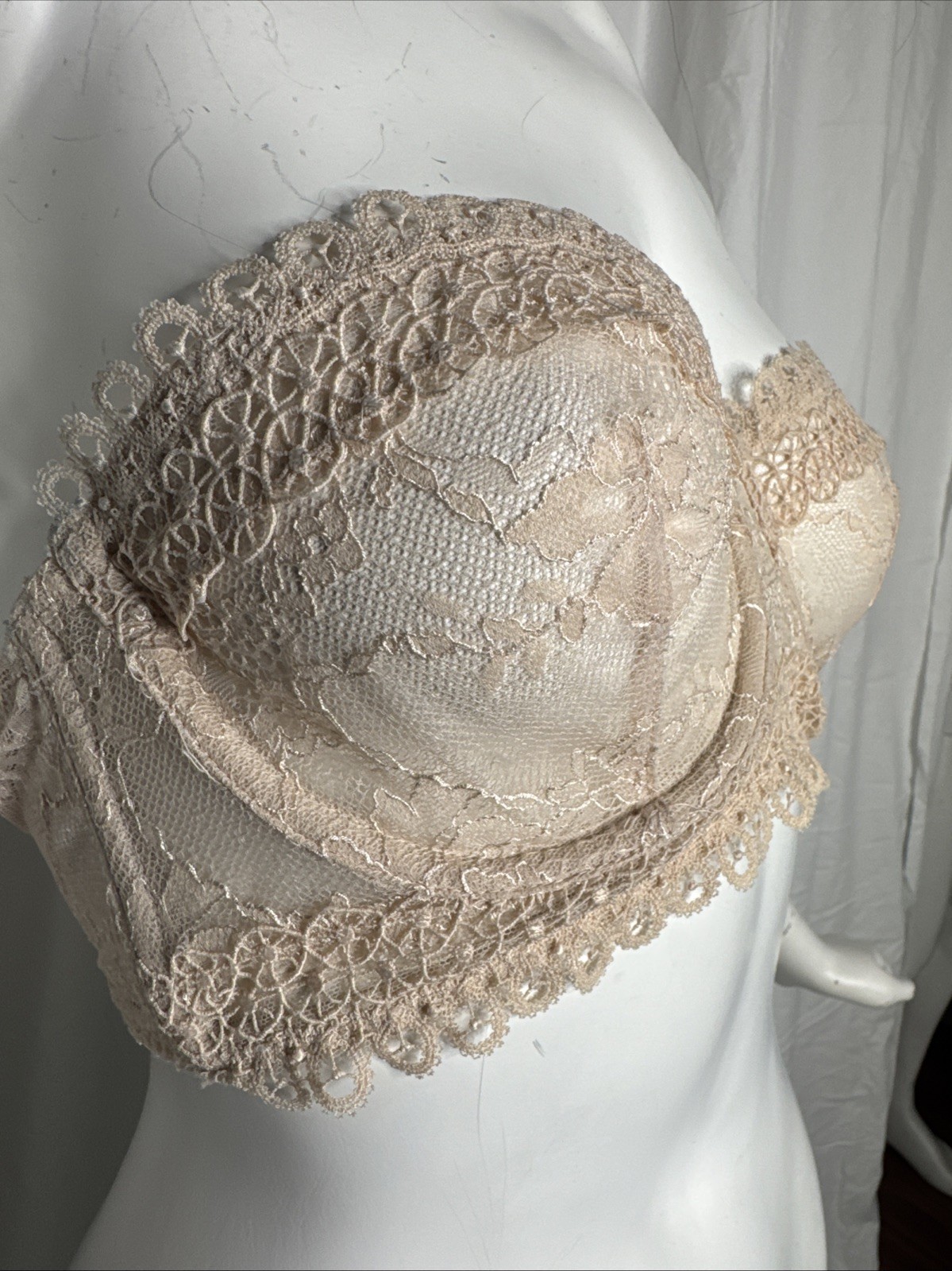 Victoria’s Secret 36C Lace Strapless Underwire Bra