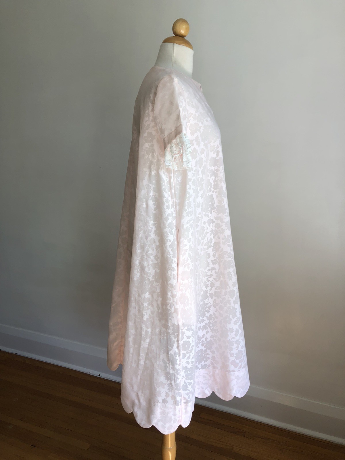 STUNNING VTG NWT EYEFUL By The “Flaums” Pink & White Lace Housedress Nightgown S