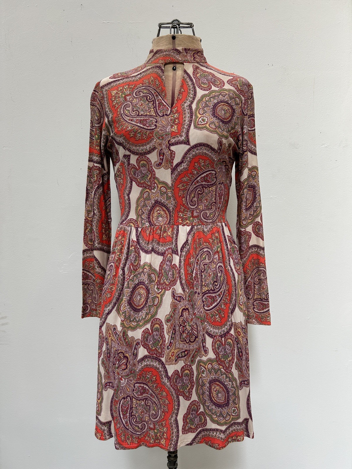 Vintage 60s/70s Handmade Paisley Long Sleeve Dress w Keyhole Neckline Size XS