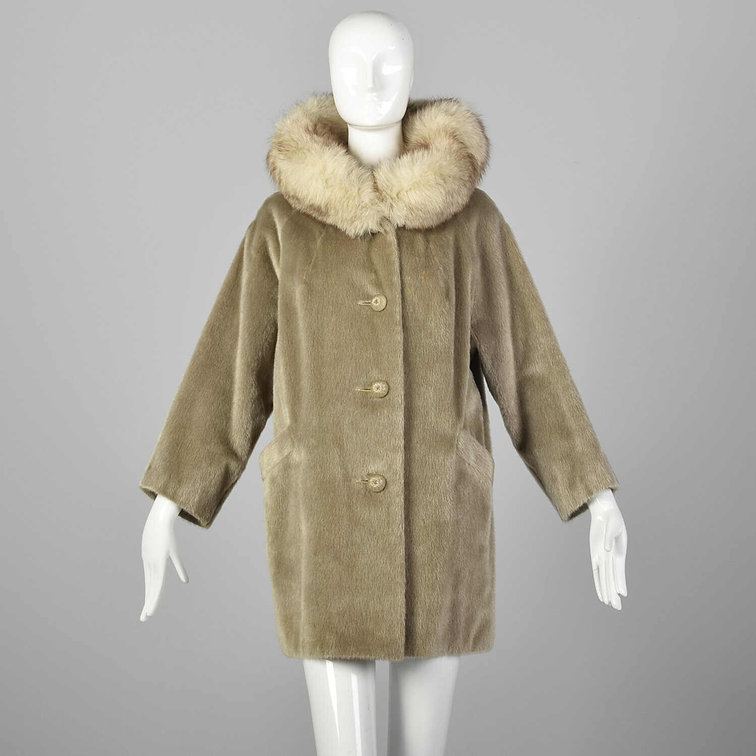 L 1960s Tan Coat Faux Fur Fox Fur Collar Boxy Bracelet Sleeves Winter Jacket
